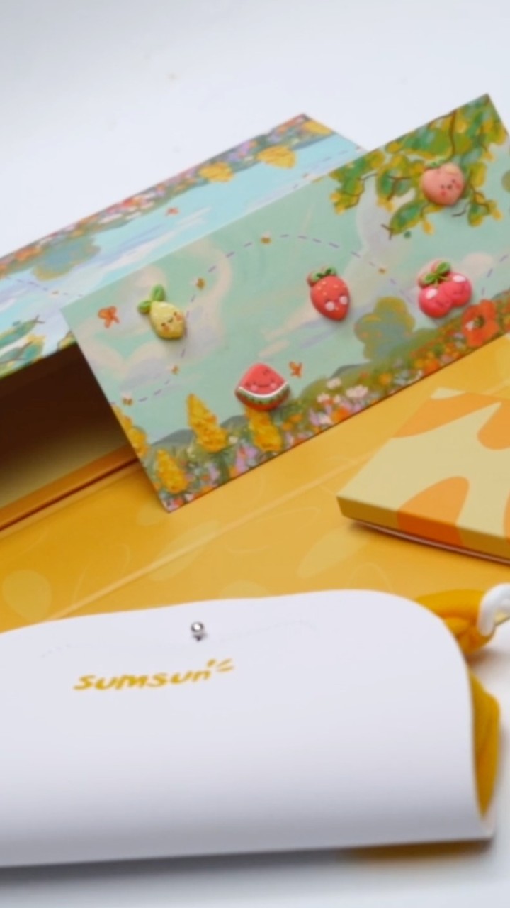 🍊🍓 Hoy vamos a descubrir las gafas Fruits de Sumsun. Abre la caja con nosotros y explora cada detalle de estos divertidos accesorios, donde cada fruta añade un toque único y jugoso a tu estilo. ¡Prepárate para sentirte más refrescante que nunca con las Summies Fruits! 🍍🥝 ¿Cuál es tu sabor favorito? #unboxing #fruit #sumsun #fruits #summies #sunglass #gafas #gafasdesol