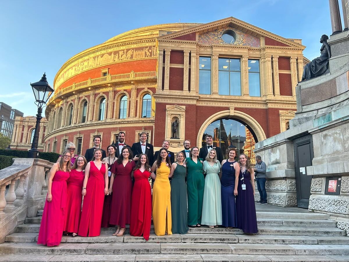 Another proms season over, complete with my certificate for 10 years in the BBC Symphony Chorus! #LNOP #BBCProms
1 - Squad goals ✨
2 - Sillyyyy
3 - Tennis gals (watch the beginning of the 2nd half for context)
4 - CUUTTEEEEEE @nataliedalcher
5 - An attempted photobomb
6 - This is what happens if you photobomb me
7 - Getting my certificate from @sakarioramo 🤓