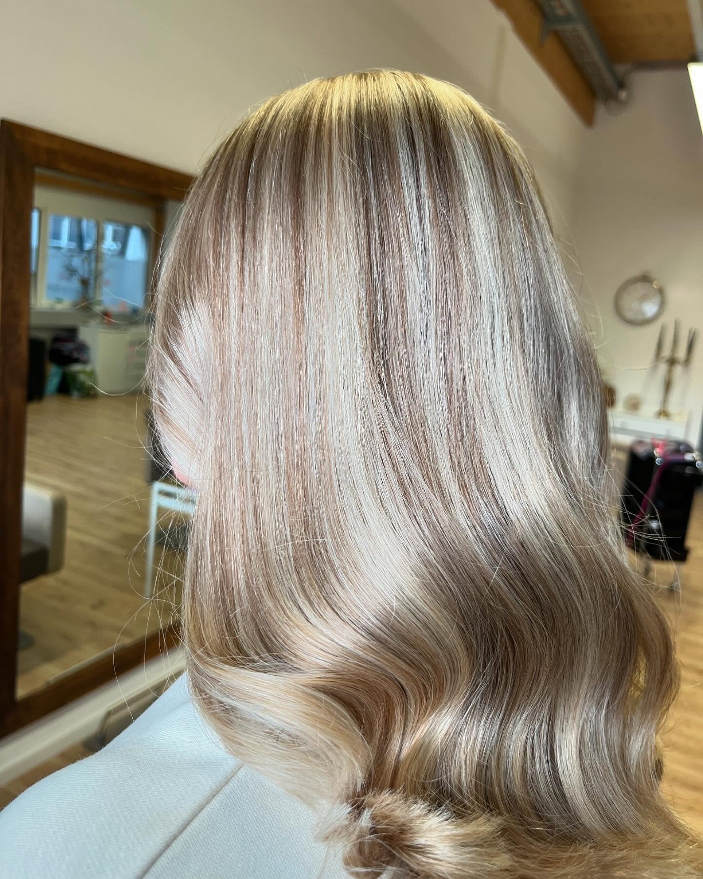 beautiful dimension 🍦💁🏼♀️ @perfectstyle.hair