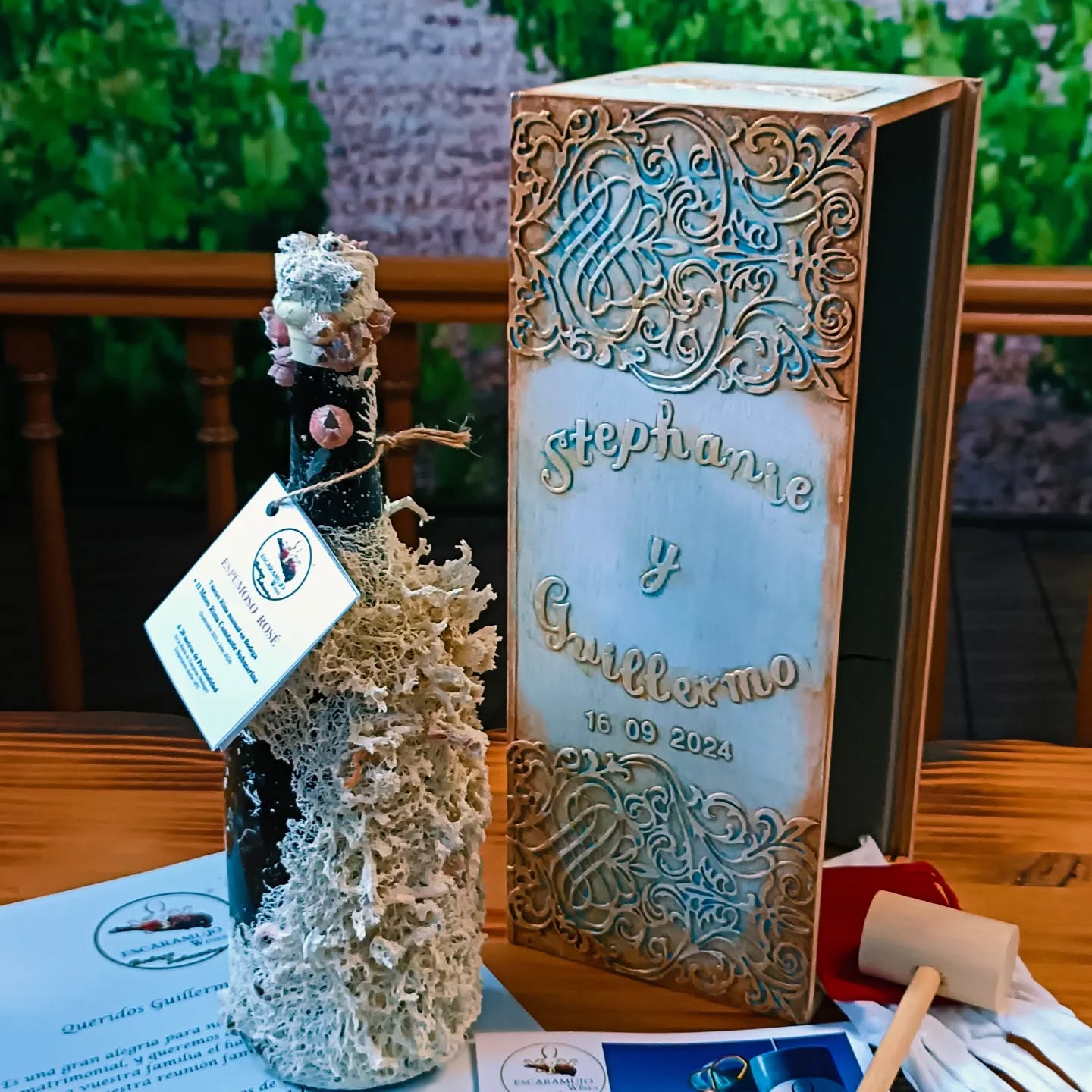 Quieres regalar algo muy especial y además personalizarlo???
Qué te parece un Vino que se ha fermentado en las profundidades del mar durante meses, y con ésta presentación tan espectacular??!!!
#regalospersonalizados #regaloboda #bodas #regaloexclusivo #lujo #exclusivepresent #specialpresents #personalizedpresents #underwaterwine #vinosubmarino #regalavino
#estepona #costadelsol #marbella #puertobanús #sotogrande