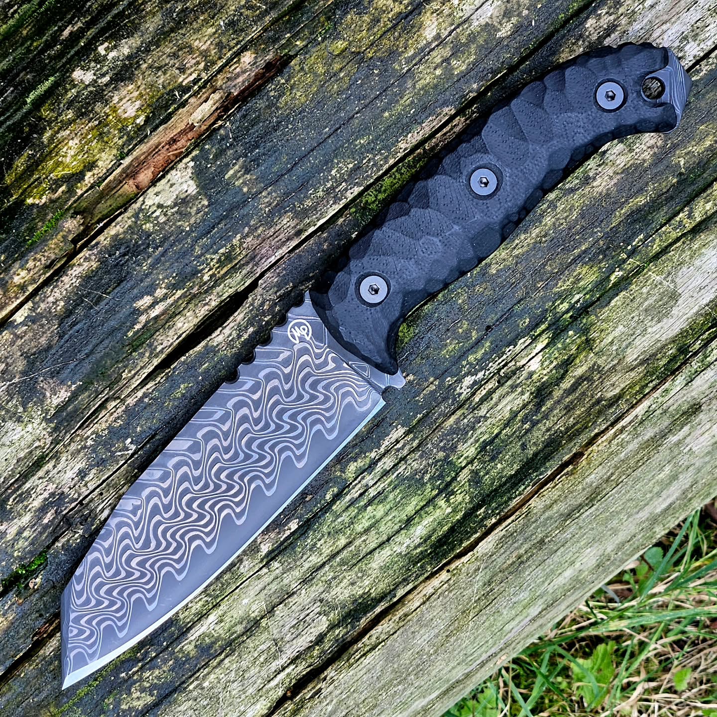 DLC at different angles... Dafy-C #ElmaxCORE Waves pat. by @futuronforge #obsidian textured G-10
#HardcoreFuturon #50shadesofblack #DAFY #DafyC