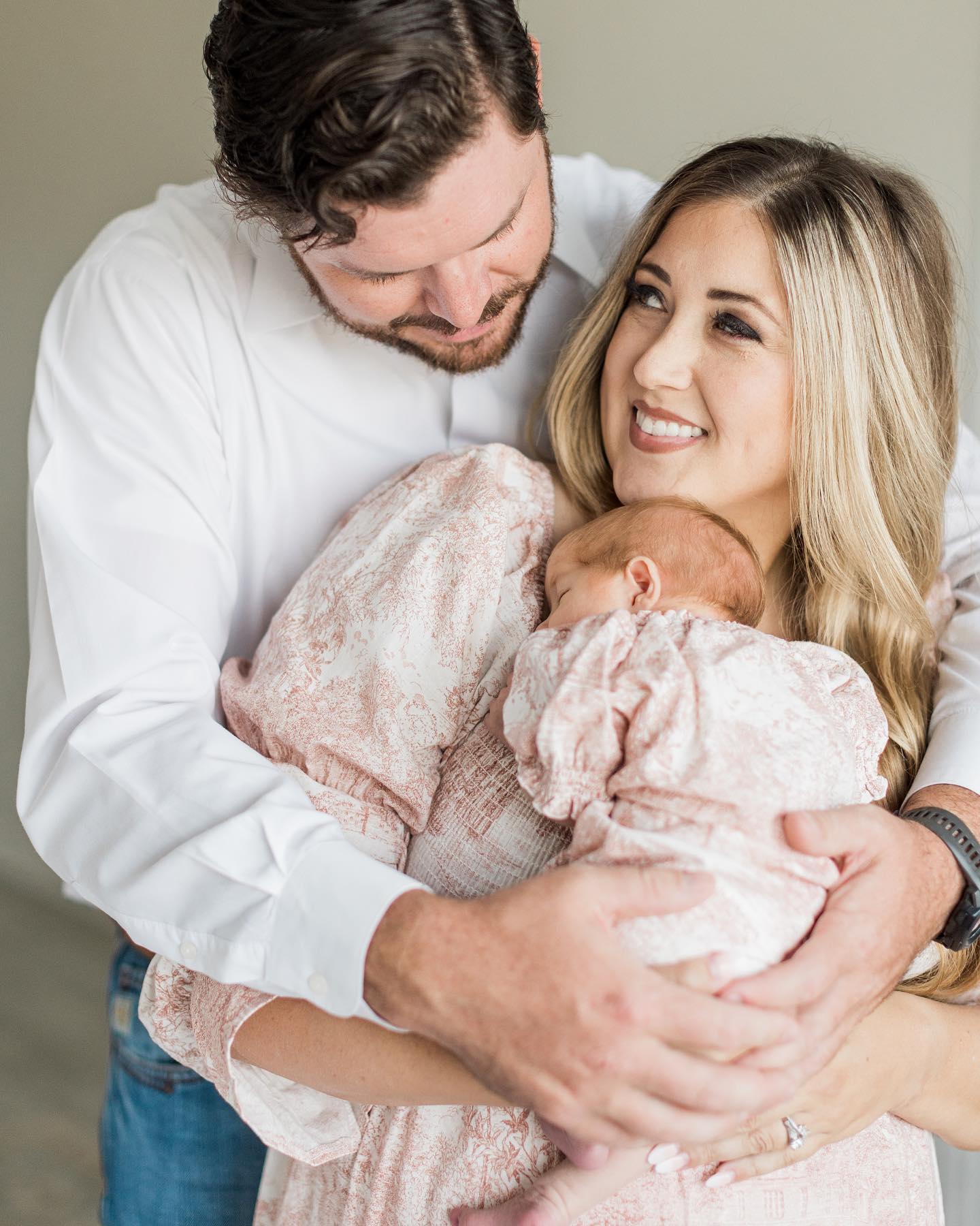 Sweet Savannah has the best parents and big sister. Like, really. The BEST. My first session back from maternity leave with a family I love so much was such a gift!
#dfwnewbornphotographer #dallasnewbornphotographer #ftworthnewbornphotographer #dentonnewbornphotographer #dfwfamilyphotographer #lifestylenewborn