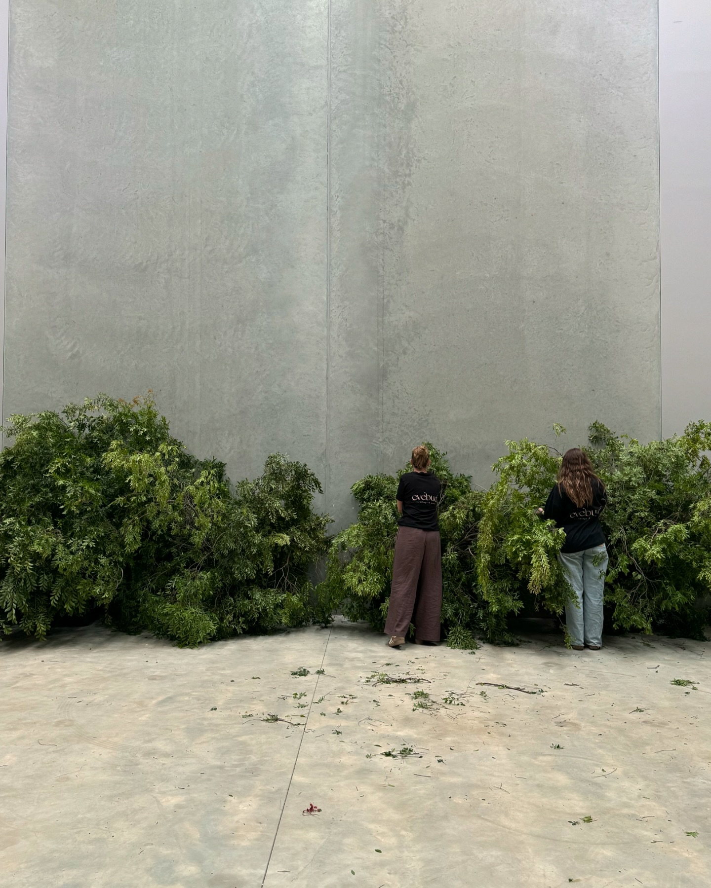 We’ve been a little MIA….
Because so many exciting things are happening!
Firstly I AM ENGAGED!!!!! 🥹💍
Secondly it’s been long two months health wise, with a huge move into a new studio in between the chaos. All normal admin and consultations will resume shortly. The season ahead for us is big, but so, SO exciting. We kicked off last weekend with a stunner for @alesspunt and I can’t wait to share more.
E x