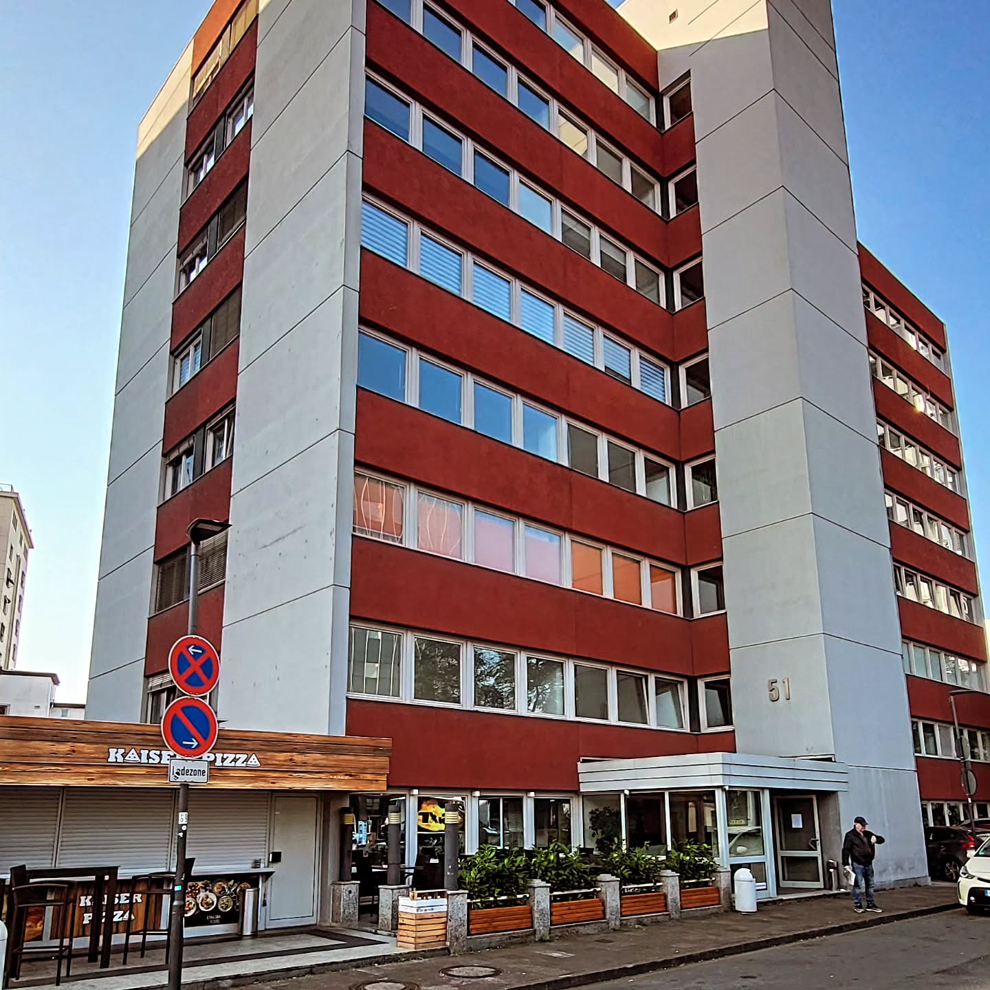 Wir kümmern uns selbstverständlich auch um die Verwaltung Ihrer Gewerbeimmobilie. Heute sind wir für eine erste Begehung in Offenbach.
#gewerbeimmobilien #gewerbeverwaltung #mietverwaltung #offenbach