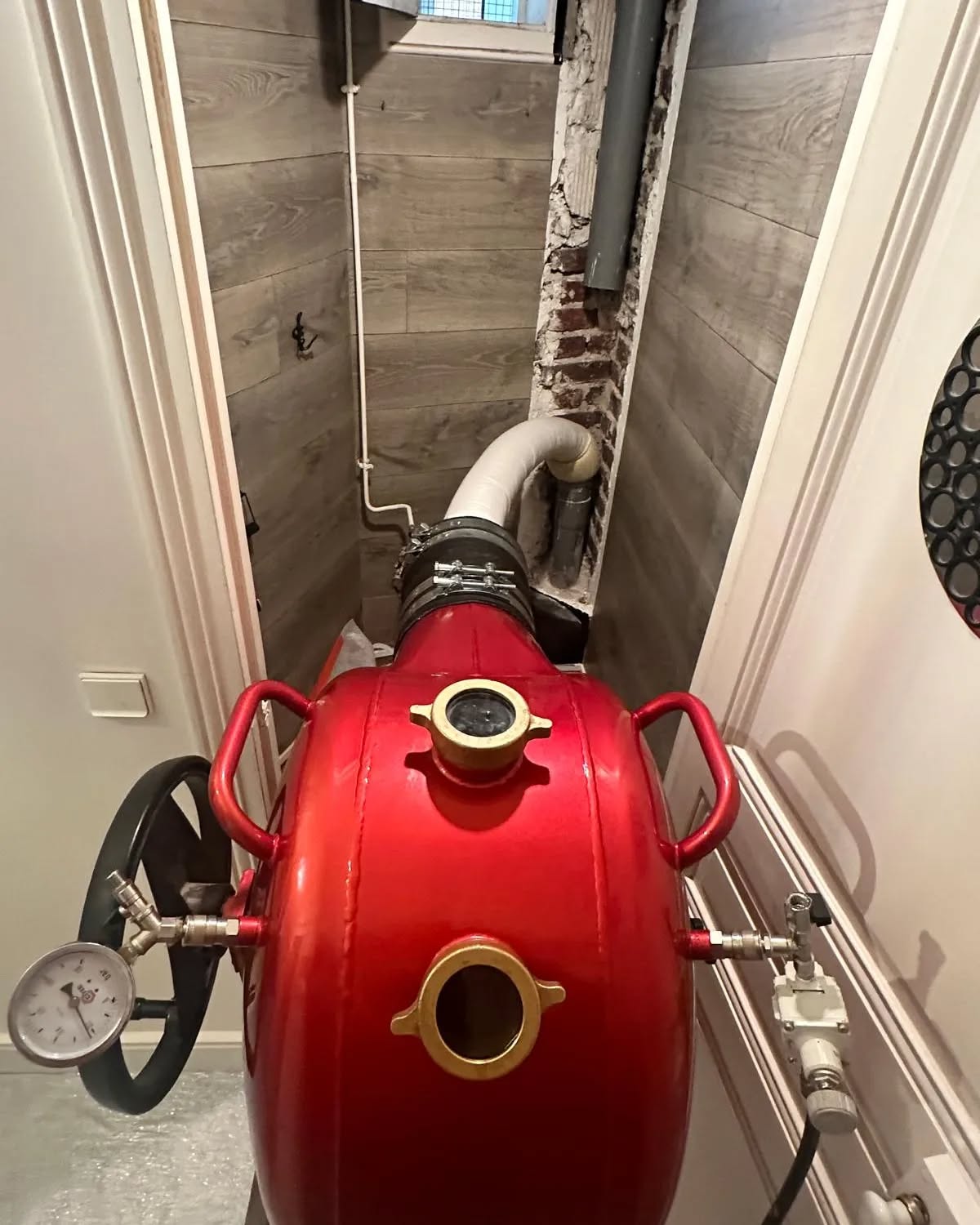 En copropriété, chemisage Tubflow d´une canalisation d'eaux usées de 20ml de dn150 et ouverture de 6 piquages