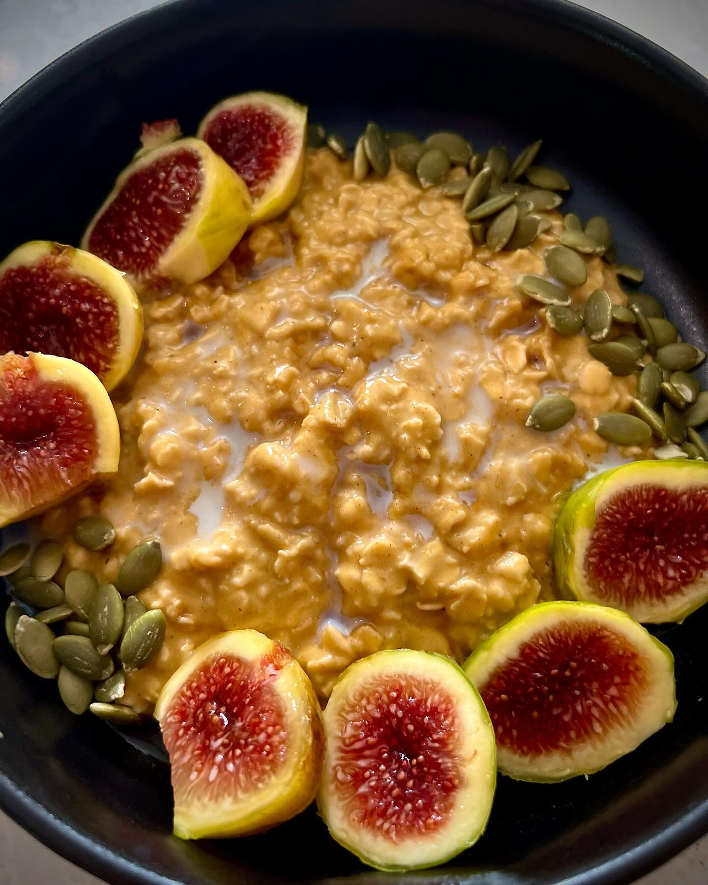 Whether we like it or not, Fall is definitely making herself known.
Time to put down the watermelon 🍉 and pick up the pumpkins. 🎃
Keep an eye out for what’s in season and cook accordingly…no more fruit smoothies or cold juices, time for warm, wet, unctuous and cozy foods…like a nourishing bowl of pumpkin oats…as always, kid tested and approved…
Comment ‘Oats’ if you’d like the recipe!
#pumpkinspice #itsfallyall #seasonalcooking #foodaamedicine #ayurveda #ayurvedichealthcounselor