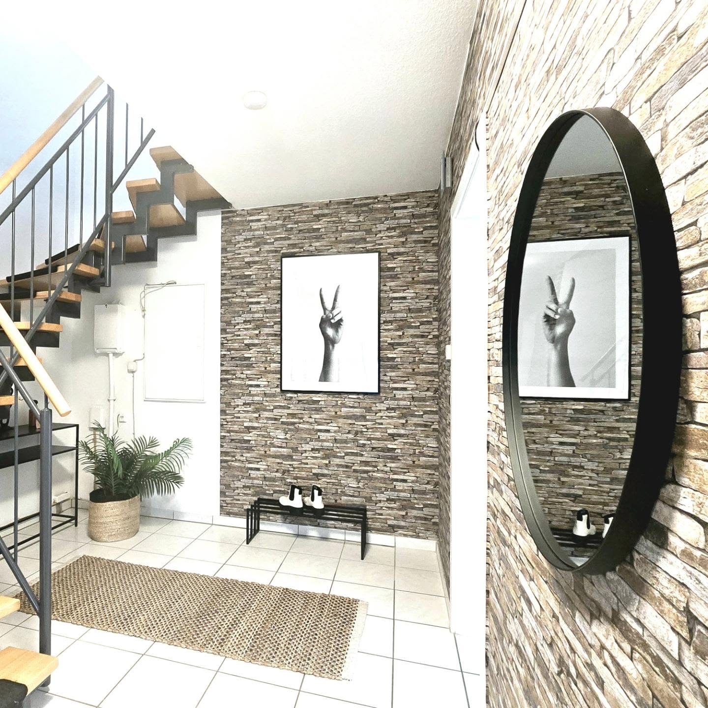 Nur so! Und nicht anders❗️
Auch wenn ich mich wiederhole:
Home Staging bringt jedes noch so verborgene Potenzial einer Immobilie zum Vorschein, wenn man es von Anfang an richtig angeht.☝🏻
Das setzt voraus, dass der Eigentümer die richtige Maklerwahl getroffen hat. 🤝🏻
Ist dem Makler egal, welchen Eindruck Deine Immobilie macht und rät er Dir nicht zu Home Staging, entscheide Dich besser für einen anderen. 💡
Kleiner Tipp mit großer Wirkung. Du entscheidest!🧐🧠
#homestaging #homestagingprofessional #immobilienbesserverkaufen #immobilienpräsentation #immobilienverkauf #immobilienmakler #Immobilien #immopreneur #bonn #rheinsiegkreis #köln