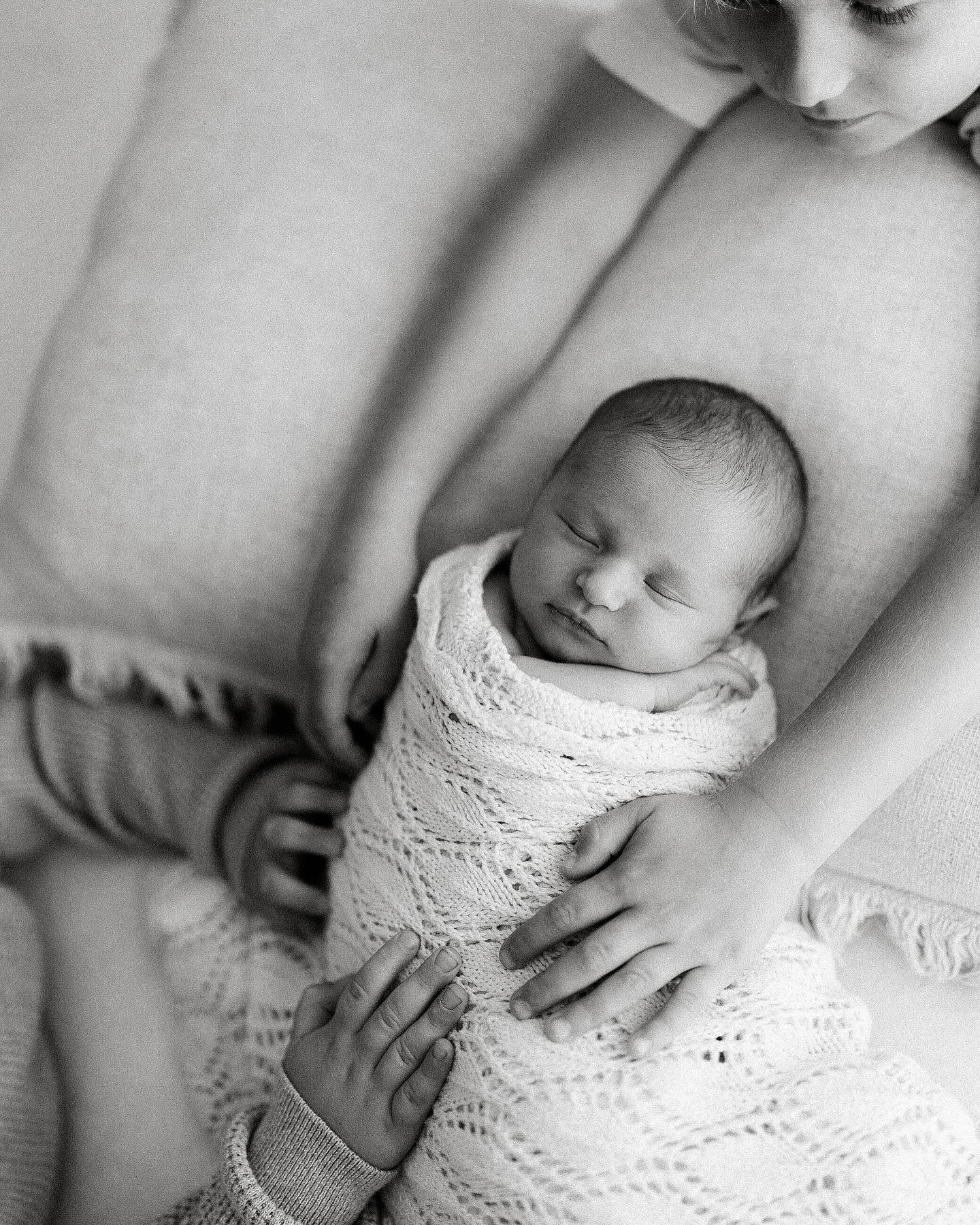 Some moments from capturing this beautiful family in studio a few weeks ago. I loved every minute of this session 🥰✨