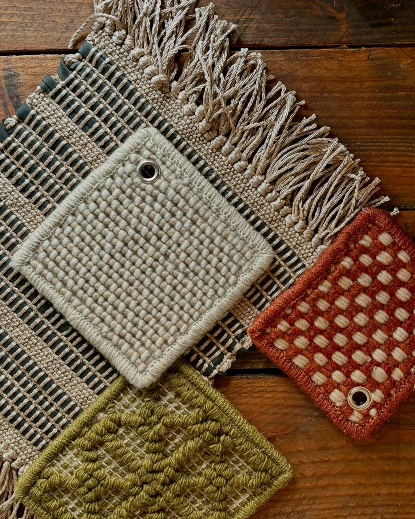 Some amazing carpet samples, which one do you like best?
#carpets #interiordesign #decoration #bespokeinteriors #karpeta #loloey