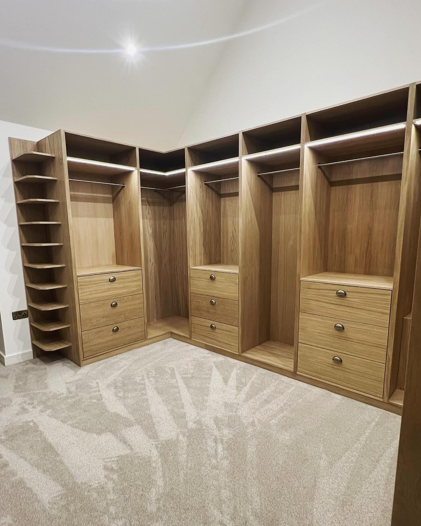 Maximize every inch of your luxury dressing room with custom-designed shoe shelves, elegantly lit to showcase your collection. A perfect blend of style and function, ensuring no space goes unused.
✨ #LuxuryLiving #ShoeGoals #BespokeDesign #SmartStorage #OpulentSpaces #CustomCloset #LuxuryLifestyle