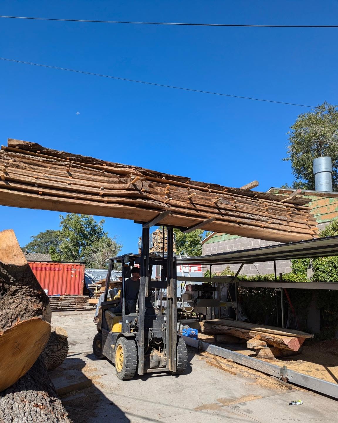 It's a beautiful day to move around these 21-ft Walnut slabs.
.
.
.
#shootthegap #walnut #slabs #watchout #denverwoodslabs #bigwood #longslabs #liveedge