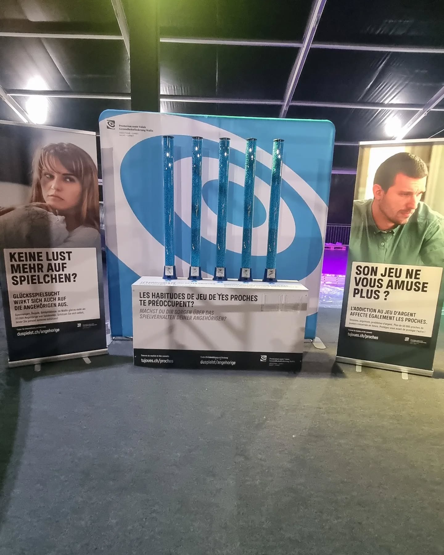 Nous sommes heureux d'avoir pu fabriquer un super stand pour @promotion_sante_valais en collaboration avec @forme.ch : Modification des distributeurs, fixation et pose des tubes en plexiglass, fabrication des couvercles et production d'un mur d'image ! Retrouvez toutes nos prestations sur www.gvisuel.ch
#addiction #stand #foireduvalais #fabrication #heureux #promotion