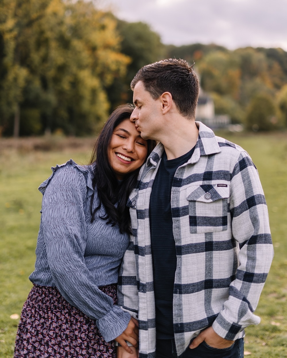 WEDDING TIME // ๐
Morgen staat mijn laatste bruiloft van dit jaar op planning en mag ik de mooie dag van dit knappe stel fotograferen ๐ 2 jaar geleden stonden ze al eens voor mijn camera tijdens een koppelshoot en hebben we toen al mega mooie fotoโs gemaakt. Dus morgen gaat dat ook helemaal goed komen.
Nu al zin in ๐ค
Duimen jullie mee dat het droog blijft? Want de locatie waar de bruiloft plaatsvind is een pareltje en daar wil je echt buitenfotoโs maken
.
.
.
#koppelshoot #coupleshoot #loveshoot #wedding #weddingphotography #trouwfotografie #trouwfotograaf #trouwfotograafzuidlimburg #trouwfotograaflimburg