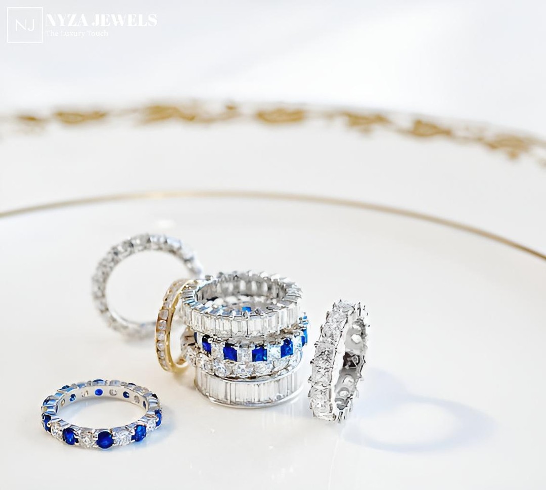 ❤️Wedding bands symbolize eternal love and commitment.
They come in various styles and materials to suit different tastes and preferences.