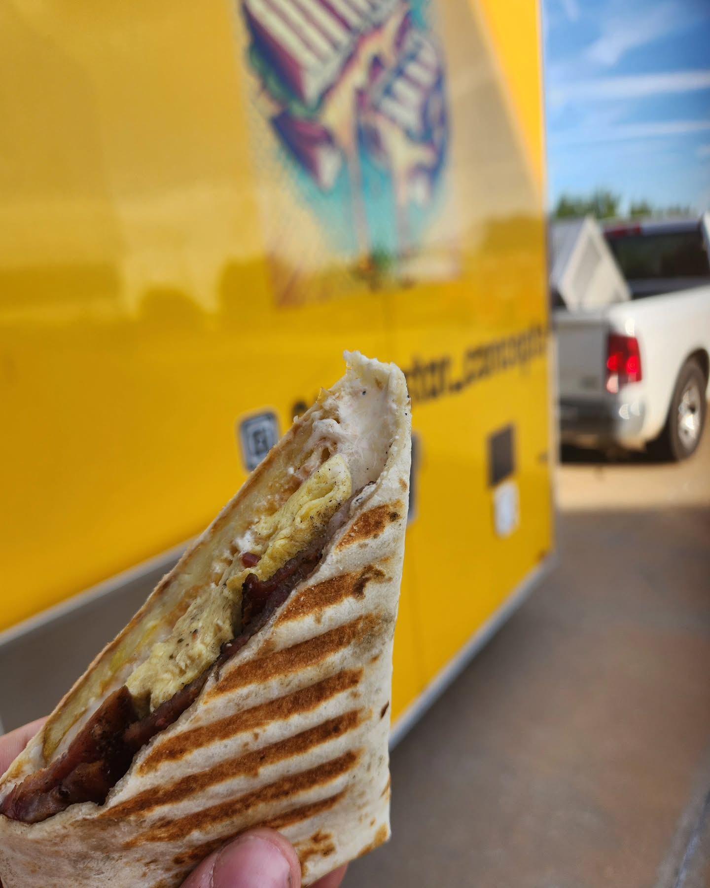 We love brunch!! This is just one of our amazing brunch features. Our breakfast burrito is layered with bacon, egg, mozzarella, hash brown, and chipotle crema.
#405food #405 #keepitlocal #brunch #breakfast #brekkie #okcfood #okc #okcbites