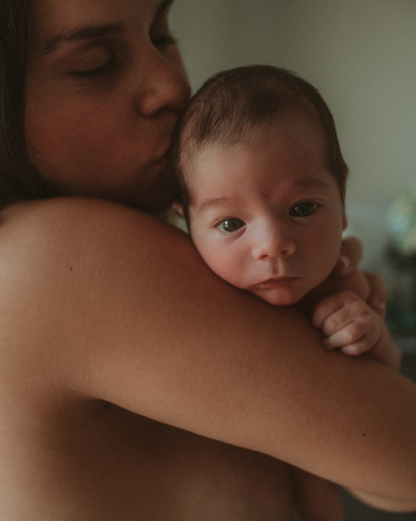 Des bisous à profusion ♥️
#photographenice #photographenouveaune #photographematernité #newbornphotography #lookslikefilm #newbornphotographer
