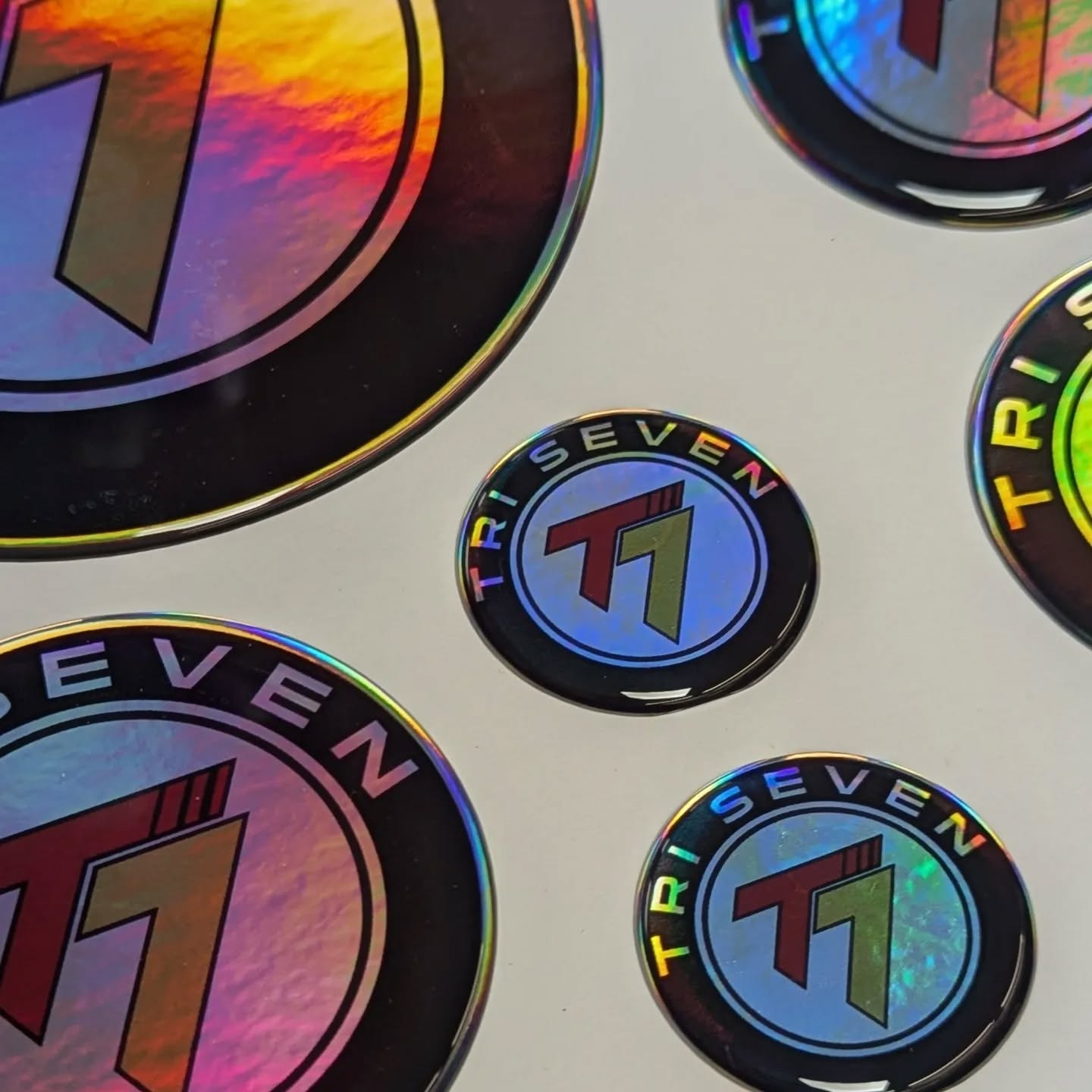 3D uzlīmes ar polimēra pārklājumu uz zelta, sudraba vai varavīksnes plēves ir kaut kas WOW! 🤯🤩🔥
Lieliska ideja disku centriņiem, auto logotipiem, firmas zīmēm un dažādām citām lietām 🤗
Izcel savu stilu ar 3D uzlīmēm! 🔥🤟🤩
#uzlimesbiznesam #uzlīmes #uzlimesauto #diskucentri #3duzlīmes #polimērauzlīmes #stickerspot #stickerspotuzlimes