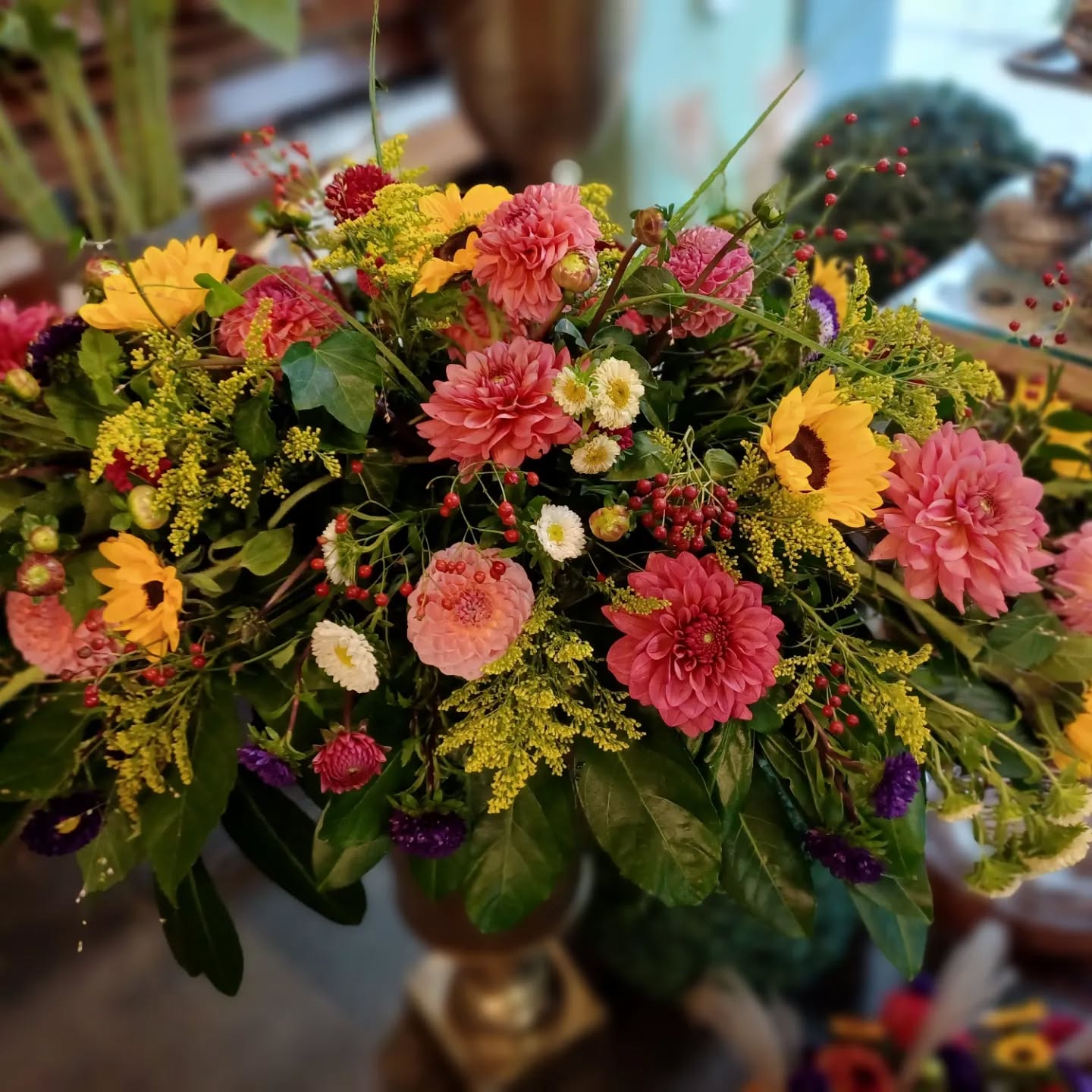 Florale Arrangements mit Liebe gestaltet
#cityblumehdh #Blumen #Liebe#creativ
#mit liebe gemacht#Herbst
#Rosen#Trauer