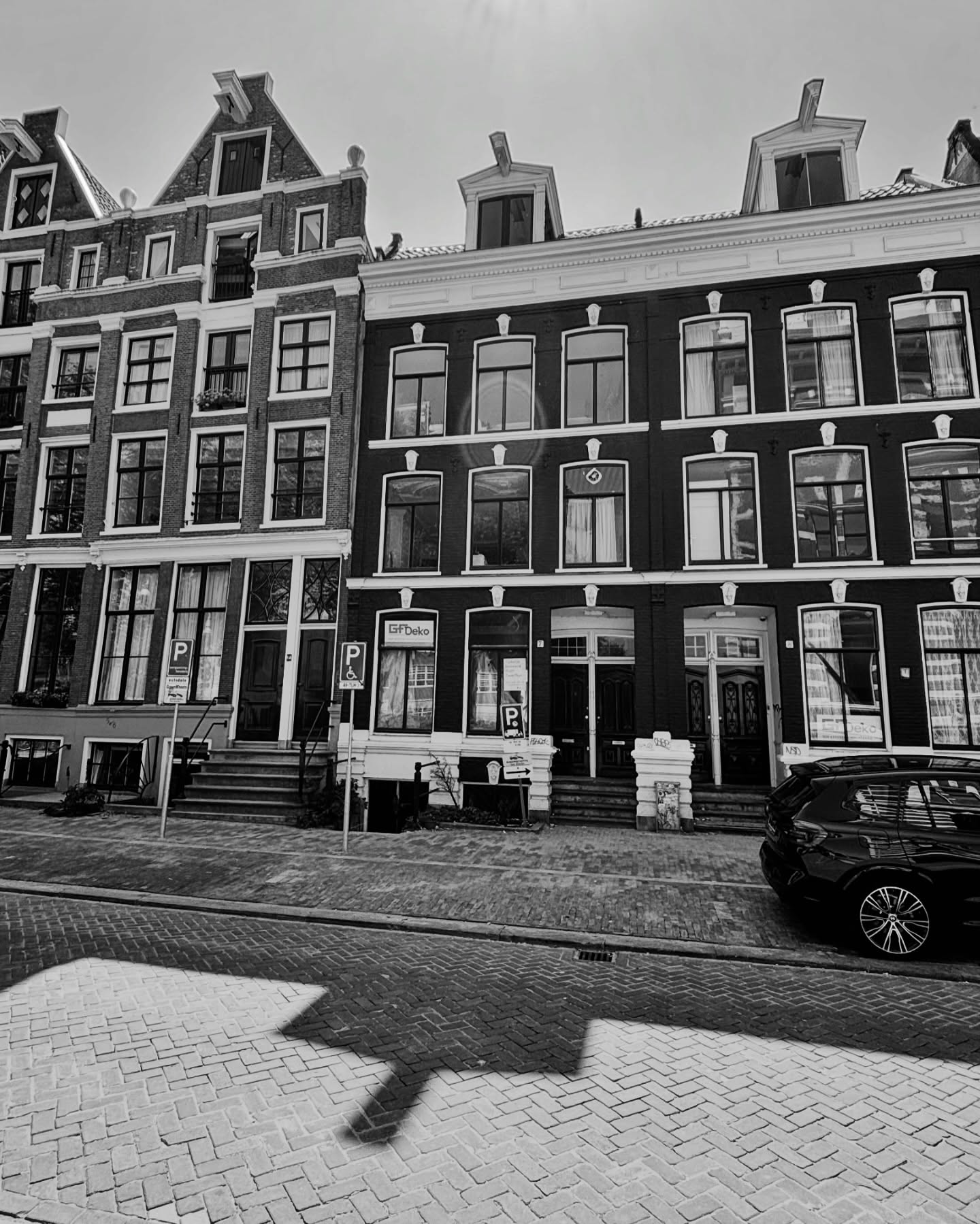 Currently working on a render project for 3 beautiful apartments located on Droogbak in Amsterdam. Look at that view 🙌 Renders will follow soon. The apartments will be sold with high end finishes, including kitchen and bathroom. If you are interested send me a DM!
#interiordesign #amsterdam #realestate #interior #architecture #archilovers #instahome #interiorstyling