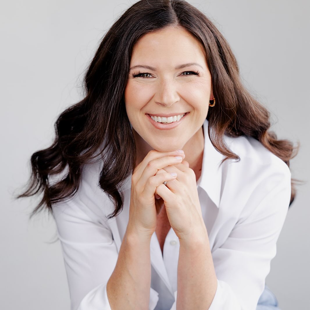 The future of leadership is diverse. My work is focused on helping organizations identity, develop and promote talented women to the executive level. Elevating the power of the c-suite.
#executivecoaching #leadership #leadwithlauren #genderdiversity #bridgethegap #csuiteconnector #advancingwomen #laurenmackinnon #womeninbusiness #communitycatalyst
📸: @vanessamayberry
💄: @makeupzoya_