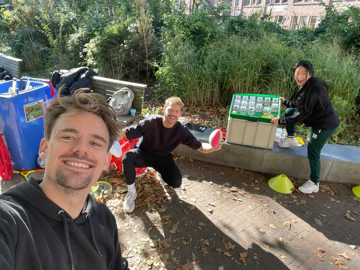 Team dynamische schooldag🤼♀️🏈
Vanaf deze week starten we met pleinspelen onder leiding van het dynamische schooldagteam en mbo studenten van de opleiding Sport en bewegen.