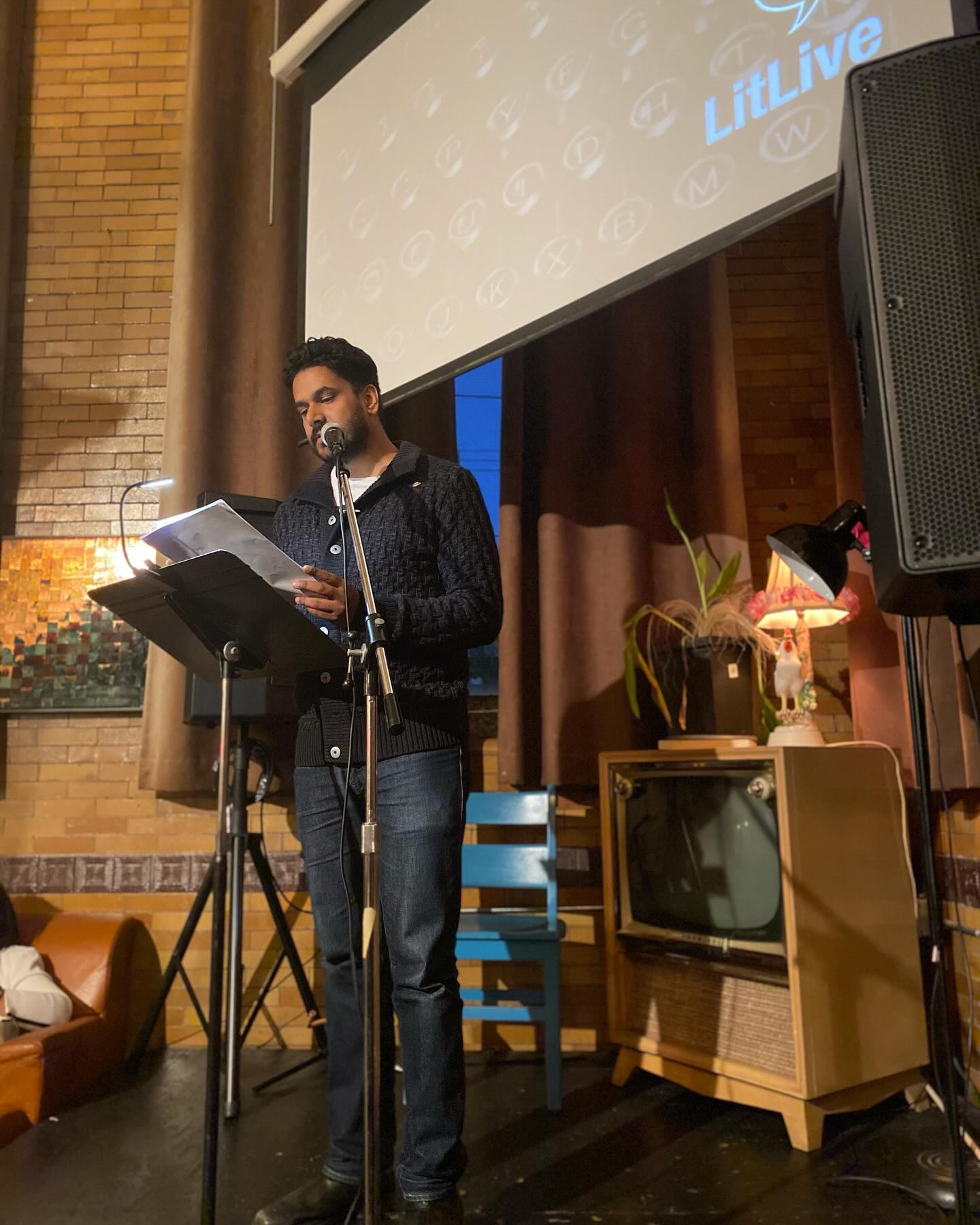Snapshots from the October Lit Live featuring Naben Ruthnum, @caralynjmor @ai.jian.g @afsulli 🎤📖🎤 Theme was HAUNTINGS. Stories were shared. Spirits were summoned. Terrors were faced. (Also.. door prizes!) 👻📚👻 #litlive #hamont #readingseries #writingcommunity #literaryevent #canlit