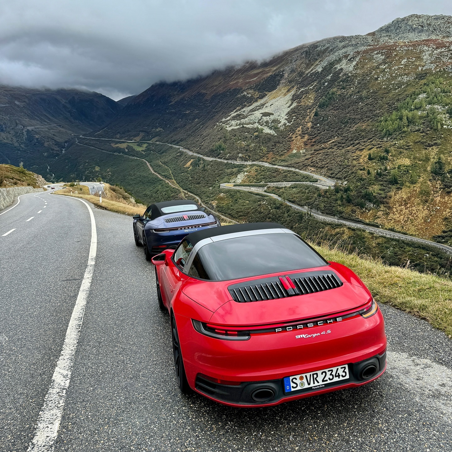Two Porsche 911s taking in the view at Furka Pass, with another iconic pass in the distance. Where the road meets the horizon, adventure is endless.
#Porsche911 #FurkaPass #DrivingLegends #MountainRoads