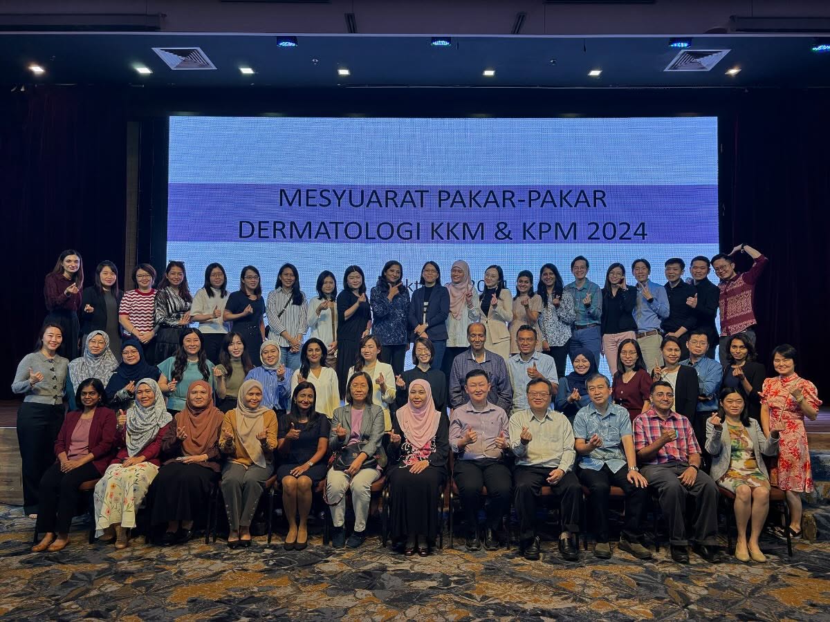 Our Malaysian government and university dermatologist family came together yesterday for a valuable discussion on the country’s needs, resource distribution, and training opportunities. Although there were different opinions in the meeting, it was good to have an open dialogue as we work together to overcome the challenges ahead.