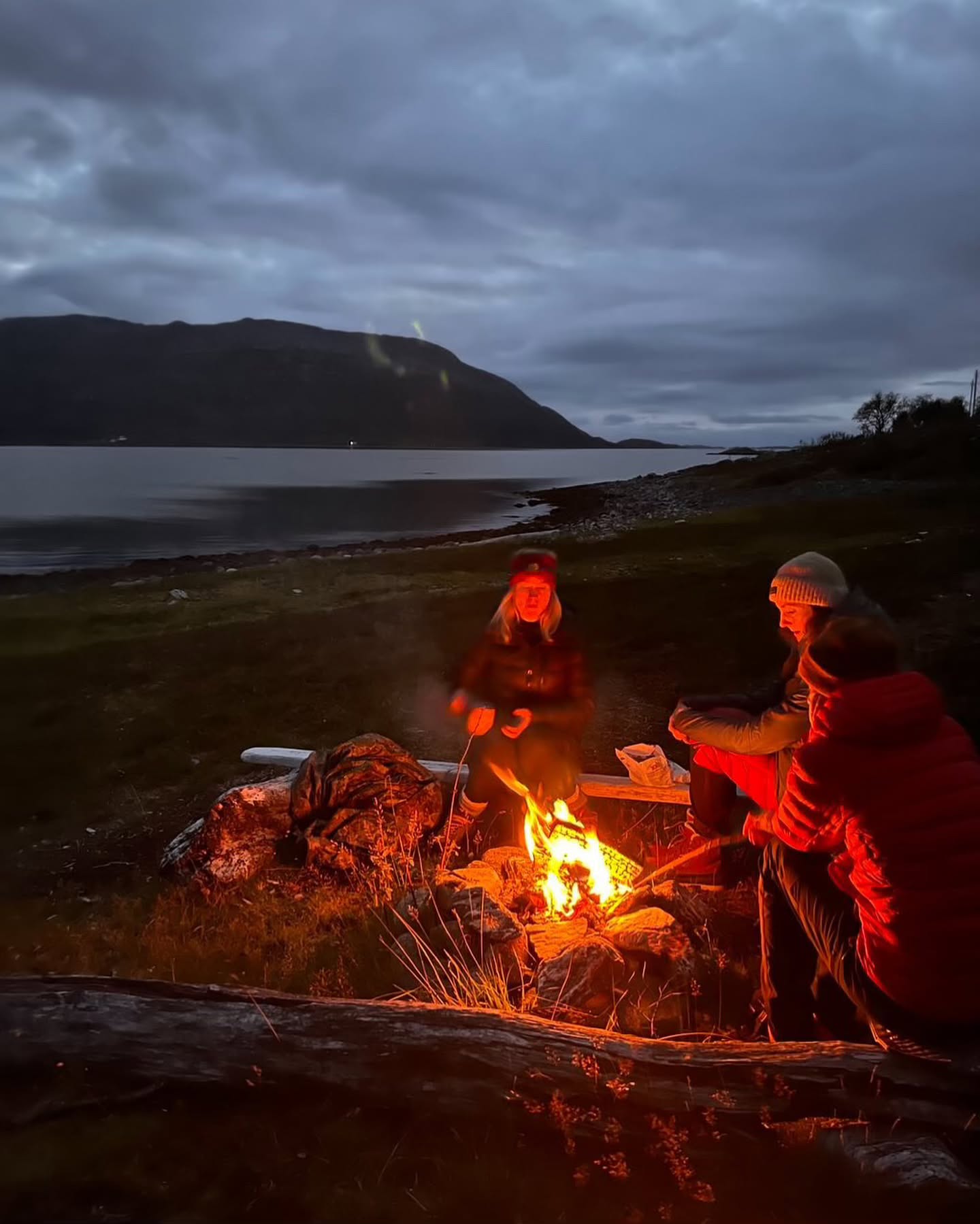 Is there anything better than taking a road trip through Norway’s stunning landscapes? Explore fjords, mountains, and charming small towns, create memories for a lifetime, and maybe meet some new friends along the way! 🚐✨
A huge thanks to @anne_cecilie_tvedten for capturing these cozy and atmospheric moments that show just how magical a campervan journey through Norway can be. Are you ready for your next adventure?
#Campervan #Motorhome #Norway #TravelNorway #RoadtripNorway #Kampyng #CampingNorway #DiscoverNorway #FjordsAndMountains #Vanlife #NorwegianNature #NorwayAtItsBest”
