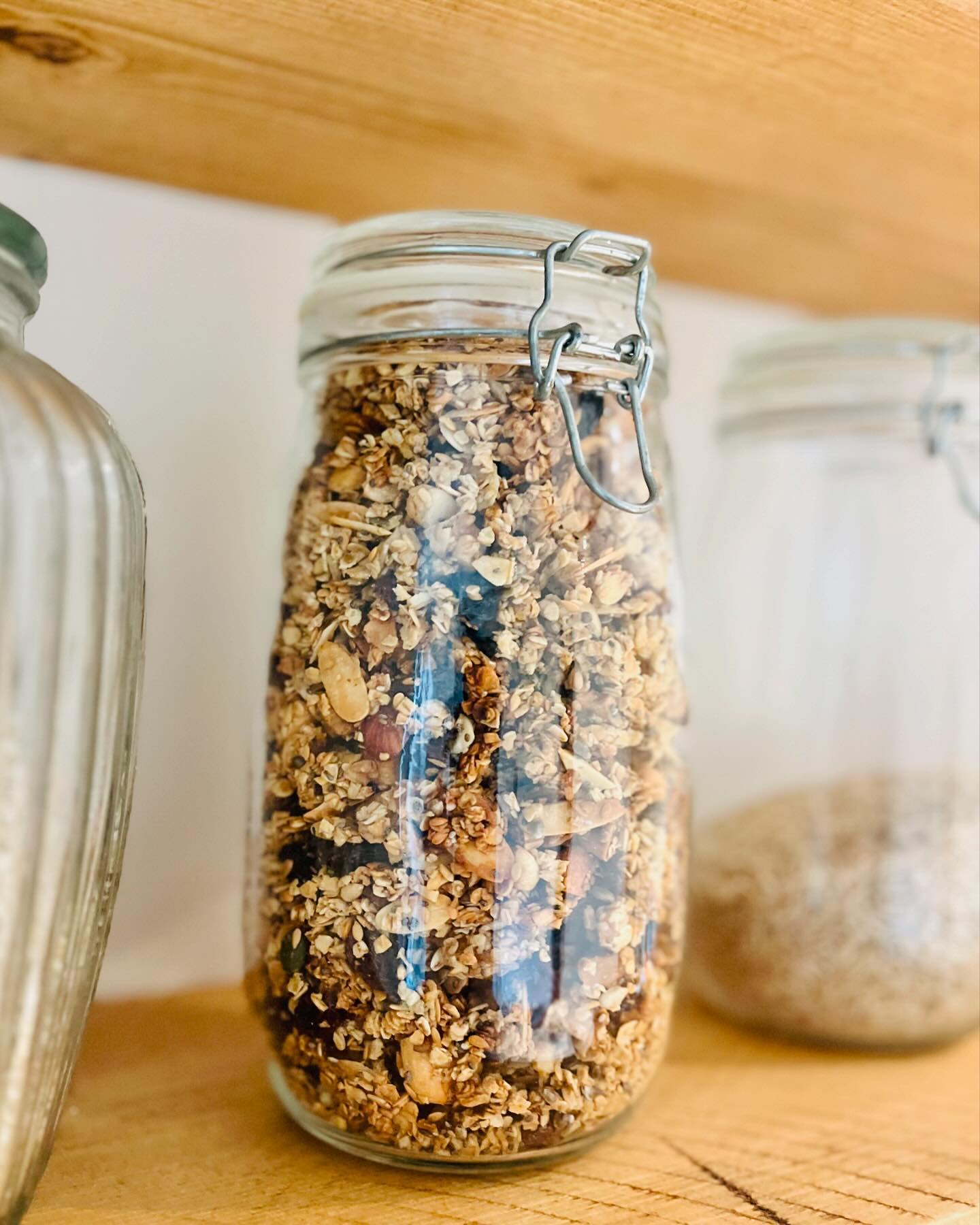 🥣 Homemade granola 🥣
This recipe is a favourite with my clients! And it also got the seal of approval from my brother, the ultimate compliment!
✔️ No refined sugars, additives, or random chemicals
✔️ Can make in advance and store for up to a month!
✔️ Tastier than shop bought alternatives
✔️ Flexible recipe - you can add in your favourite ingredients
✔️ Delicious anytime of the day
Ingredients
🌱 50ml extra virgin olive oil / virgin olive oil / olive oil
🌱 75ml maple syrup / honey
🌱 2 tsp vanilla extract
🌱 300g porridge oats
🌱 100g mixed seeds
🌱 100g mixed chopped nuts
🌱 1/2 tsp each of ginger, cinnamon, salt
Optional additions: flaked almonds, coconut flakes, dried fruits, chocolate chips.
Method
🍂 Preheat oven to 180.
🍂 Combine oil, syrup/honey and vanilla in a large bowl.
🍂 Add in oats, seeds, nuts and spices and toss through dressing.
🍂 Empty onto two lined baking trays, spread out evenly.
🍂 Bake for 25-30 minutes, shuffle half way.
🍂 Add in any additional ingredients (my personal favourite is chopped dates, flaked almonds, sultanas)
🍂 Store in air tight container for up to 4 weeks.
Serve with Greek yoghurt, as a porridge topping, with fruit, or straight from the jar!
Nutritional information
🍁 No ultra-processing in sight
🍁 Combines lots of good fats
🍁 Anti oxidant properties from nuts, oil, seeds
🍁 Earthy warmth from the ginger to help combat seasonal coughs and colds!
Approx 25 servings
117kcal. Carb 12.7g. Protein 3g. Fat 7.2g. Fibre 2.5g.
Autumnal wishes, Dr Grace 🌿
#womenshealth #nutrition #healthyeating #hormones #pregnancy #menopause #postpartum #fertility #pregnancynutrition #menopausenutrition #postpartumnutrition #fertilitynutrition #pregnancydiet #menopausediet #fertilitydiet