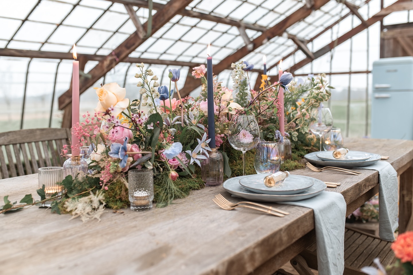 4 kaarsjes.
Want op 10.10.2020, 4 jaar geleden, gaf ik officieel het startschot voor Seasons of love. What a ride it has been already. En ik denk eigenlijk dat het altijd a wild ride zal blijven 😅
Portfolioworkshop door @nikkilucytellingstories en @seasonsoflove.weddings
Foto @portretmariette
Bloemen @atelier_fiorentina
Locatie @ser.unieke_plek