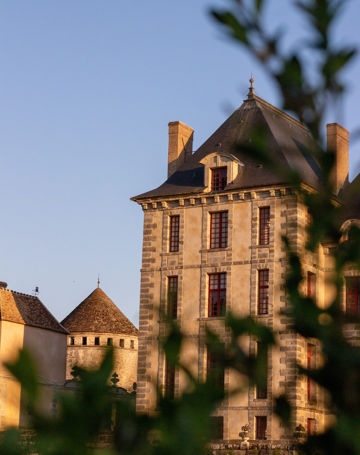 Le château et le colombier au soleil couchant.
Photographe @eleonorewallet