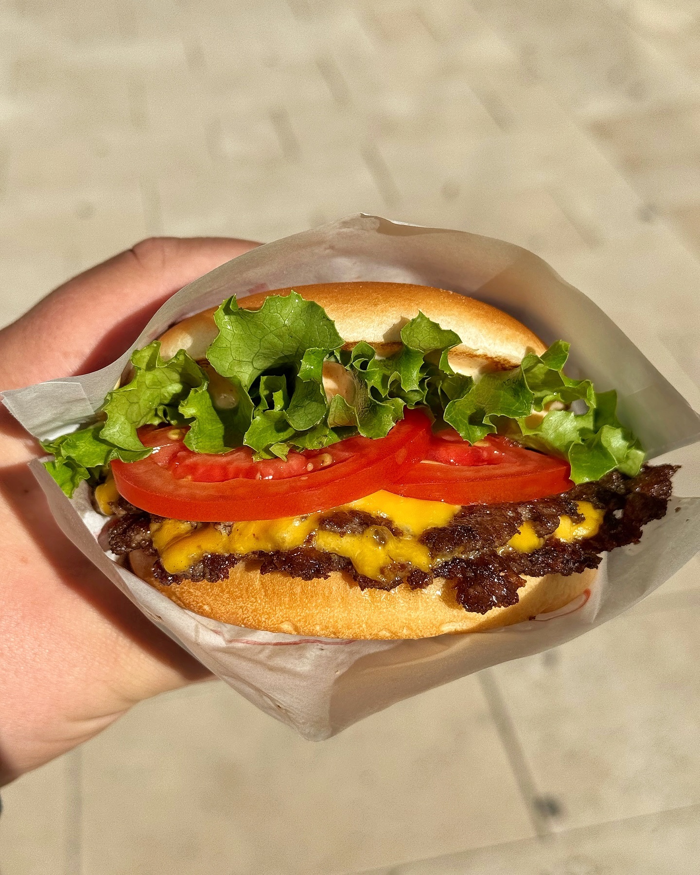 🍔🔥 Craving the best and freshest burgers in Budapest? Head to Buddys Burger at Fehér Hajó Street 8-10! Come and try the city’s tastiest burgers, made fresh every time! 🍟🥤
📍 Location: Fehér Hajó Street 8-10, Budapest
⏰ Open: We’re here every day!
#BuddysBurger #FreshBurgers #BestBurgersBudapest #BudapestEats #BudapestFoodies #BurgerTime #DowntownBurgers #BudapestFood #FeelingHungry