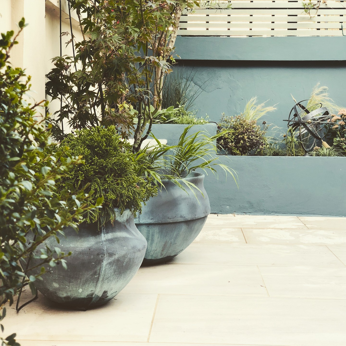 This garden features a thoughtful arrangement of lush greenery in stylish ceramic pots. The low-maintenance foliage provides a rich texture, while the taller plants introduce vertical interest, creating a harmonious balance throughout the space. The design embraces natural elegance, with varying shades of green that enhance the tranquil atmosphere.
If you’re looking to elevate your outdoor space, our expert landscape design services can help you bring your vision to life. 🍃🍀🌿
.
.
.
.
.
.
.
#london #chelsea #fulham #southkensington #kensingtongardens #kensington #landscapes #landscapedesign #plantnurseries #plantsdesign #design #garden #gardeninspiration #gardenlife #gardenlovers #outdoorphotography #plants #backgarden #clapham #claphamcommon #claphamjunction #gardenmaintenance