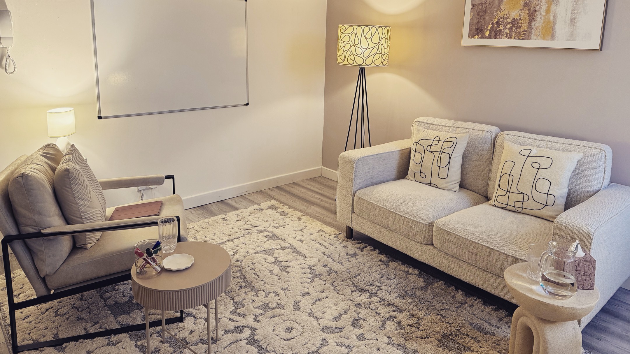 As the days become shorter and the nights become darker, the day-to-day can sometimes feel that wee bit harder. But autumn can also be the perfect time for slowing down and focusing on yourself. My cosy therapy room is here to help you reflect, recharge, and take care of your mental well-being. Don’t hesitate to reach out if you’re feeling the need for a little extra support 🍂✨