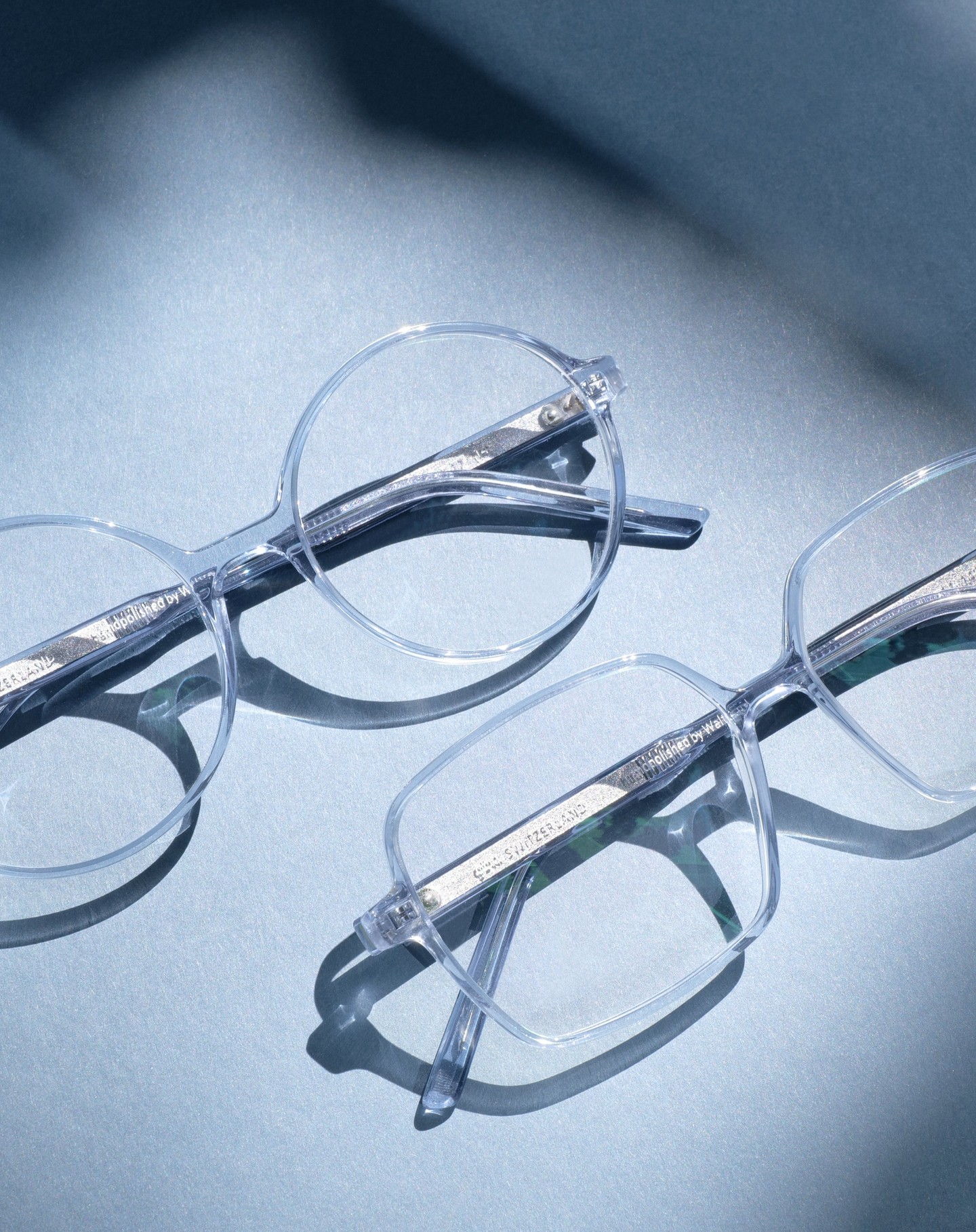 SEYA and SILDE – in special shine
Nothing is as it seems. And sometimes appearances are deceiving. But SEYA and SILDE by @gottiswitzerland are an honest duo! Reduced to the essentials, they shine with precision and love to detail. A clean look is guaranteed.
SEYA and SILDE not only bring visual lightness with them. The trendsetters impress with their purist design language and maximum comfort. Made from lightweight cotton acetate, the two oversized glasses really come into their own.