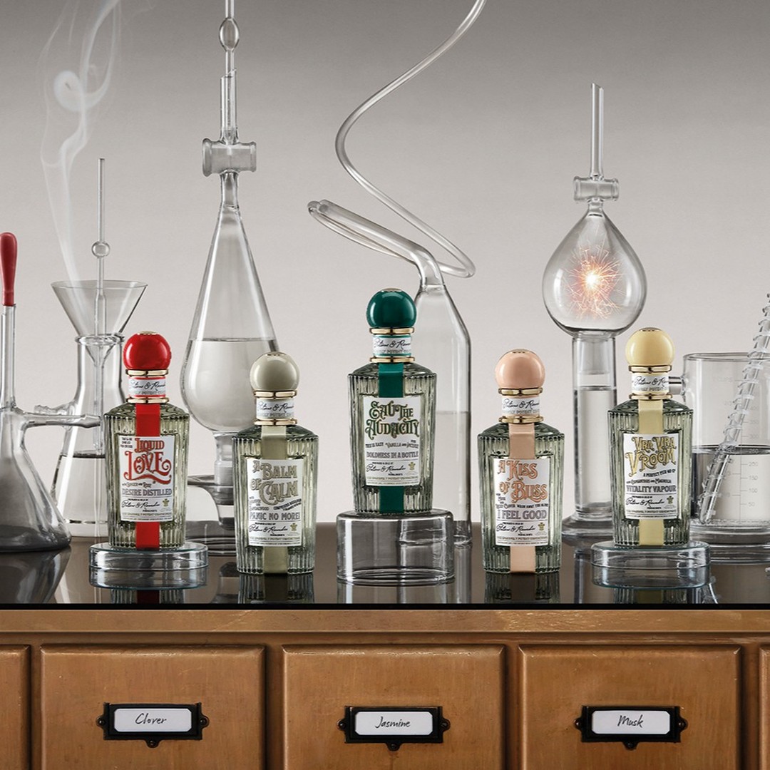 Potions and Remedies
Per ogni male c'è una cura. Per ogni sventura c'è una soluzione.La collezione Potions & Remedies di Penhaligon's è distillata con potenti proprietà per curare - o procurare - stati alterati.Ogni fragranza racchiude il potere profumato della natura per infondere salute, forza e vitalità a chi la indossa. Recuperate dal laboratorio nel cuore della notte... Le antiche formule di William Penhaligon. Campioni originali di genialità botanica. Non resta che decidere quale rimedio provare per primo. Trovate le nuove fragranze in Profumeria Lorenzi a Milano ..venite a scoprirle!!
.
#profumerialorenzi #lorenzi1924 #profumeriaartistica #profumeriadinicchia #profumo #parfum #eaudeparfum #penhaligons #Potions&Remedies #profumo #fragranza #lorenzi #sarpi #paolosarpi #LiquidLove