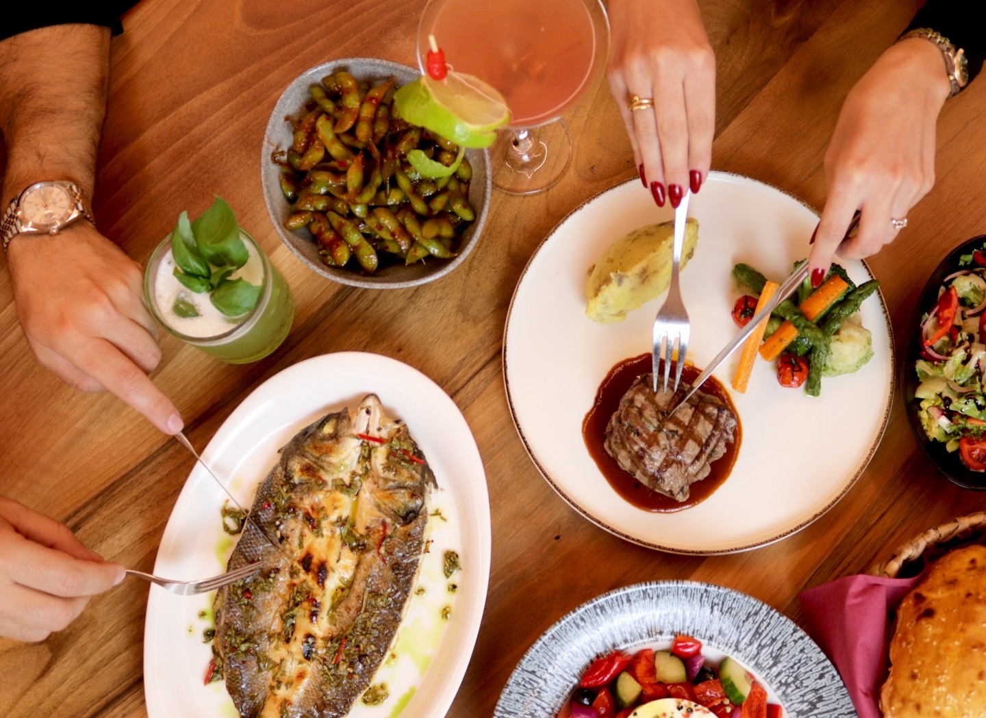 A table full of flavor
#neuesRestaurant #rust #europapark #epark #genuss #genussmomente #comingsoon #gourmetküche #feinschmecker #kulinarik #erlebnisgastronomie #goodfood #goodmood #good #freshfood #homadefood