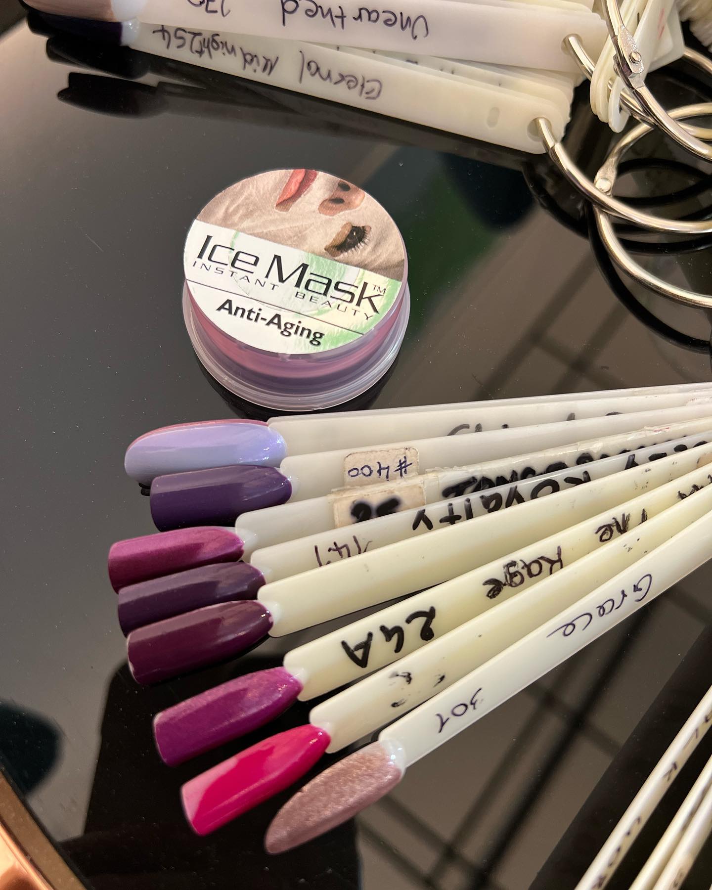 Ice Mask - Your beauty treatment on the go. Look fresh anytime, anywhere. 10 minute anti-aging treatment that even works over makeup. Works effectively through it, but doesn’t remove it. Leaves no residue, only glowing beauty 💜🌸 #instantglow #EasySkincare