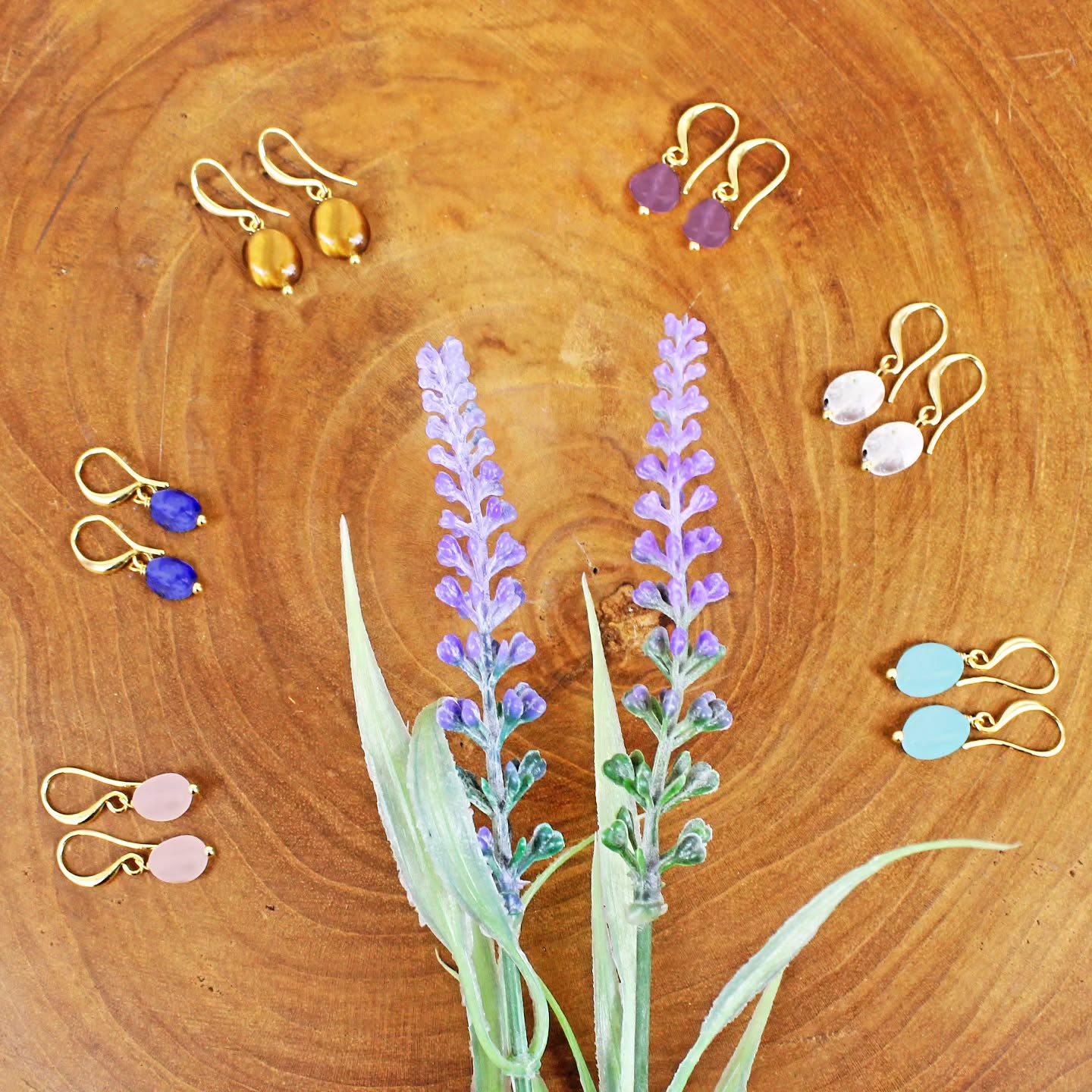 😍 We can't get enough of these super-cute natural stone earrings!
Handmade in Bali & set in 18ct Gold Plate - they're simple, versatile & lightweight enough to be worn everyday 🙌 The only problem is choosing which pair to buy!
Save 10% with the code 'hello10'
#ethicallymadejewellery
#goldplatedearrings
#shopsmalluk