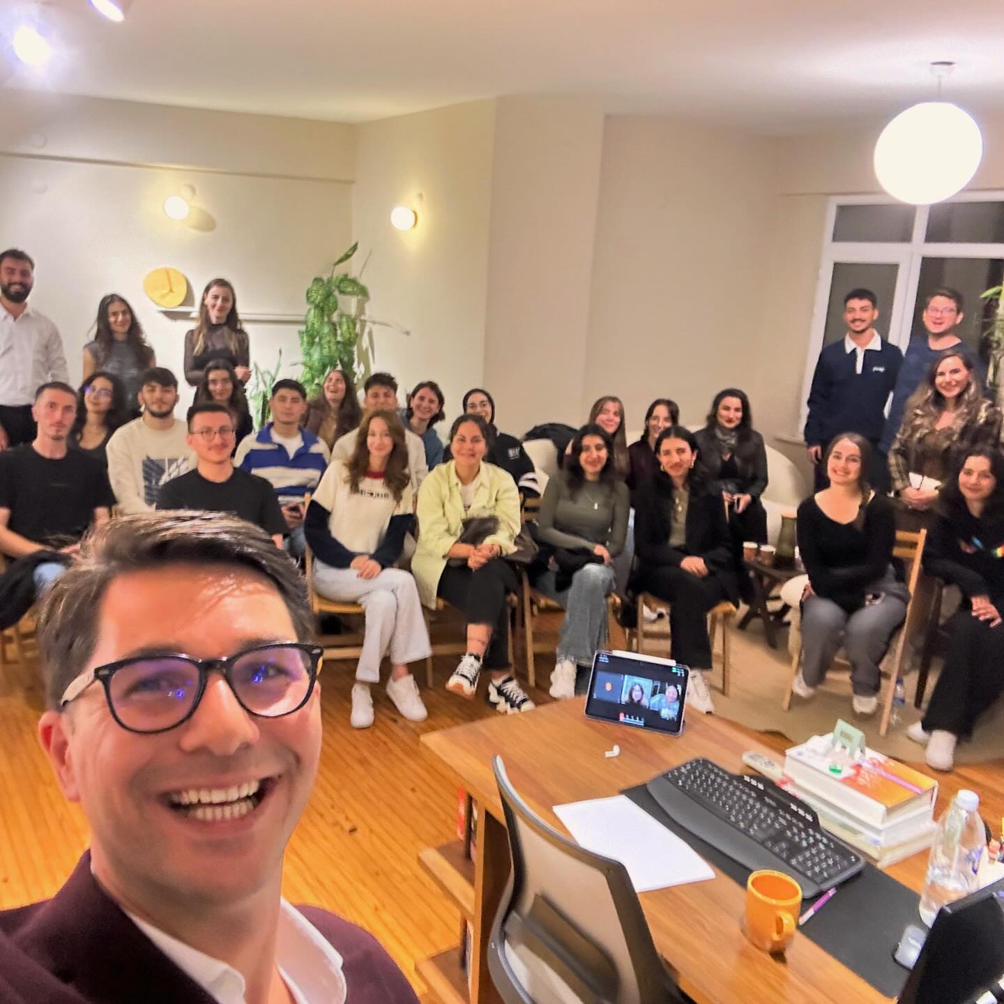 Çok güzel bir gruba Psikanalizde Kaygı anlattım.
.
Kaygı ile 2 saat geçirdikten sonra geriye gülüp eğlenmek kaldı.