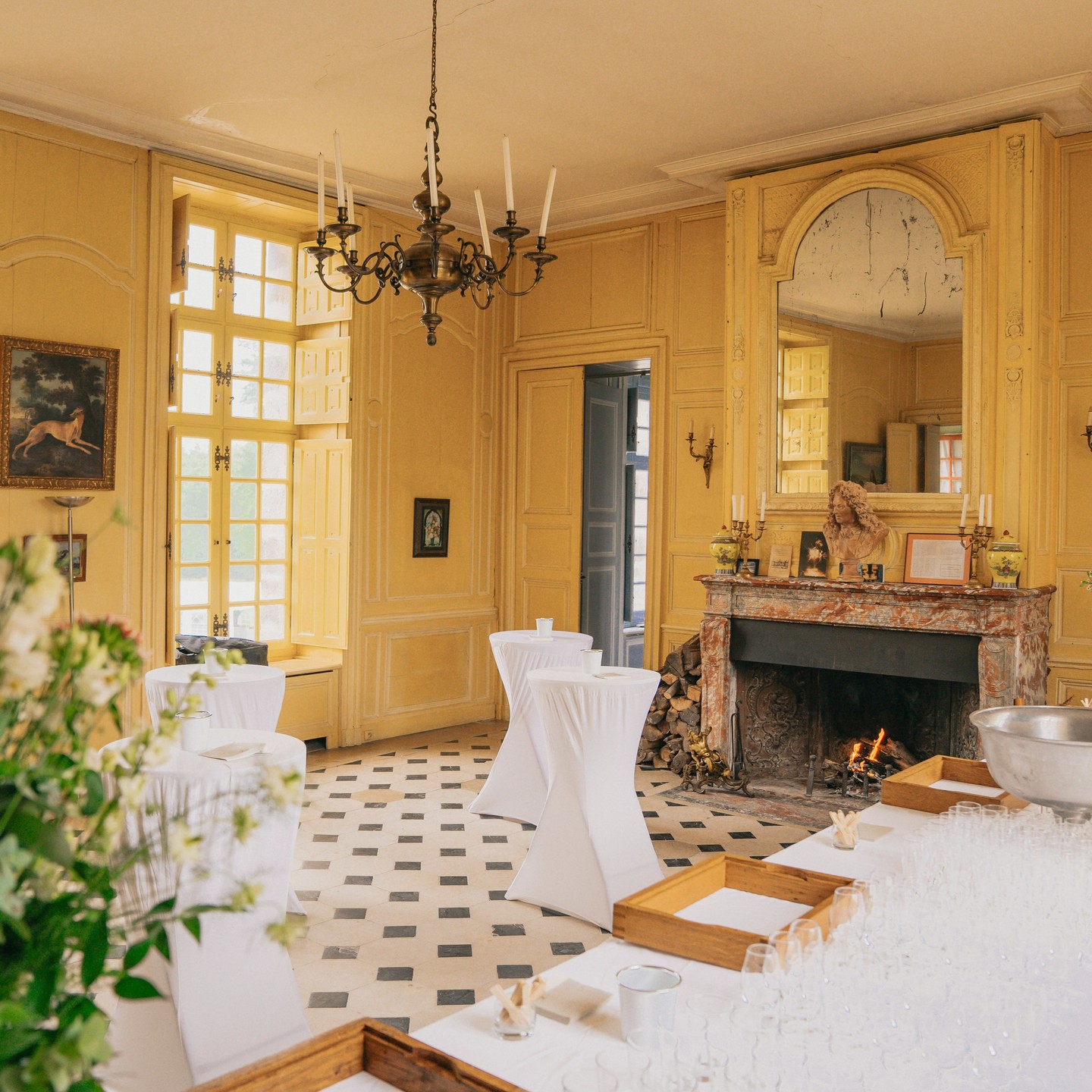 Cocktail lumineux et intimiste pour une cinquantaine d’invités.
Photographe @kimredler