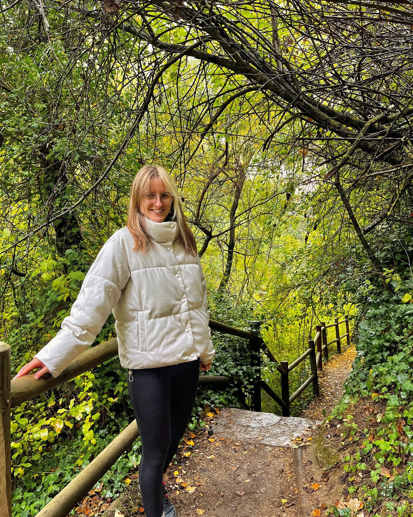 Aquí hace dos años Mamá me dijo que la vida es una maratón, no los 100 metros lisos.
Qué razón tenía.
Quizá es momento de dejar de correr a matacaballo hacia la meta. Quizá es momento de que empiece a hacerle caso a Mamá. Aunque creo que últimamente se me da algo mejor 🌱