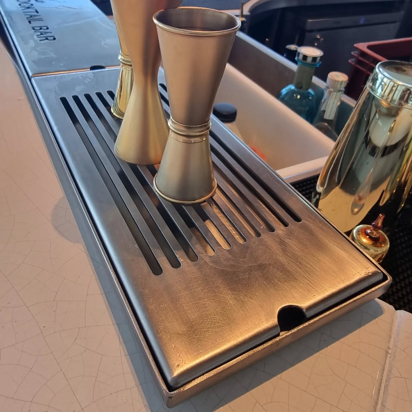 🥃Rétrospection du mois d'Août
Égouttoir sur mesure pour un bar à cocktails
#inox #316L #cocktails #passion