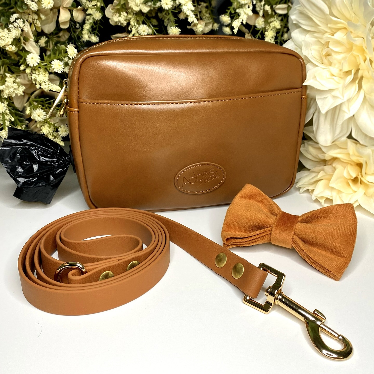 Autumn vibes with our stylish Adonis Barks dog walking bag, perfectly paired with our caramel leash and bowtie 🍂🐾 The ultimate fall accessories.