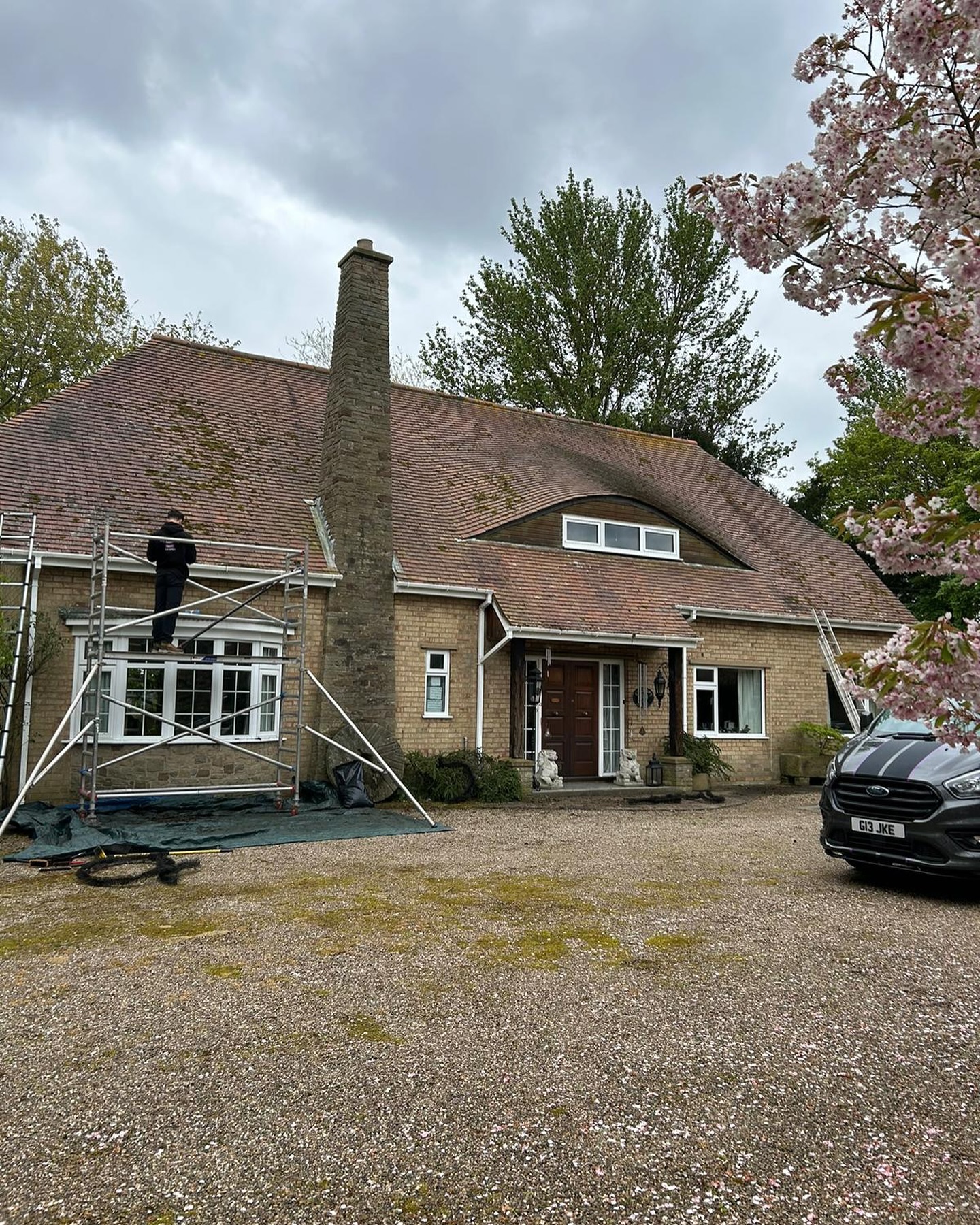 Moss removed, and biocide applied to this lovely property in Saxilby. 🏠
Can’t wait to see this roof get even cleaner over time 😎
