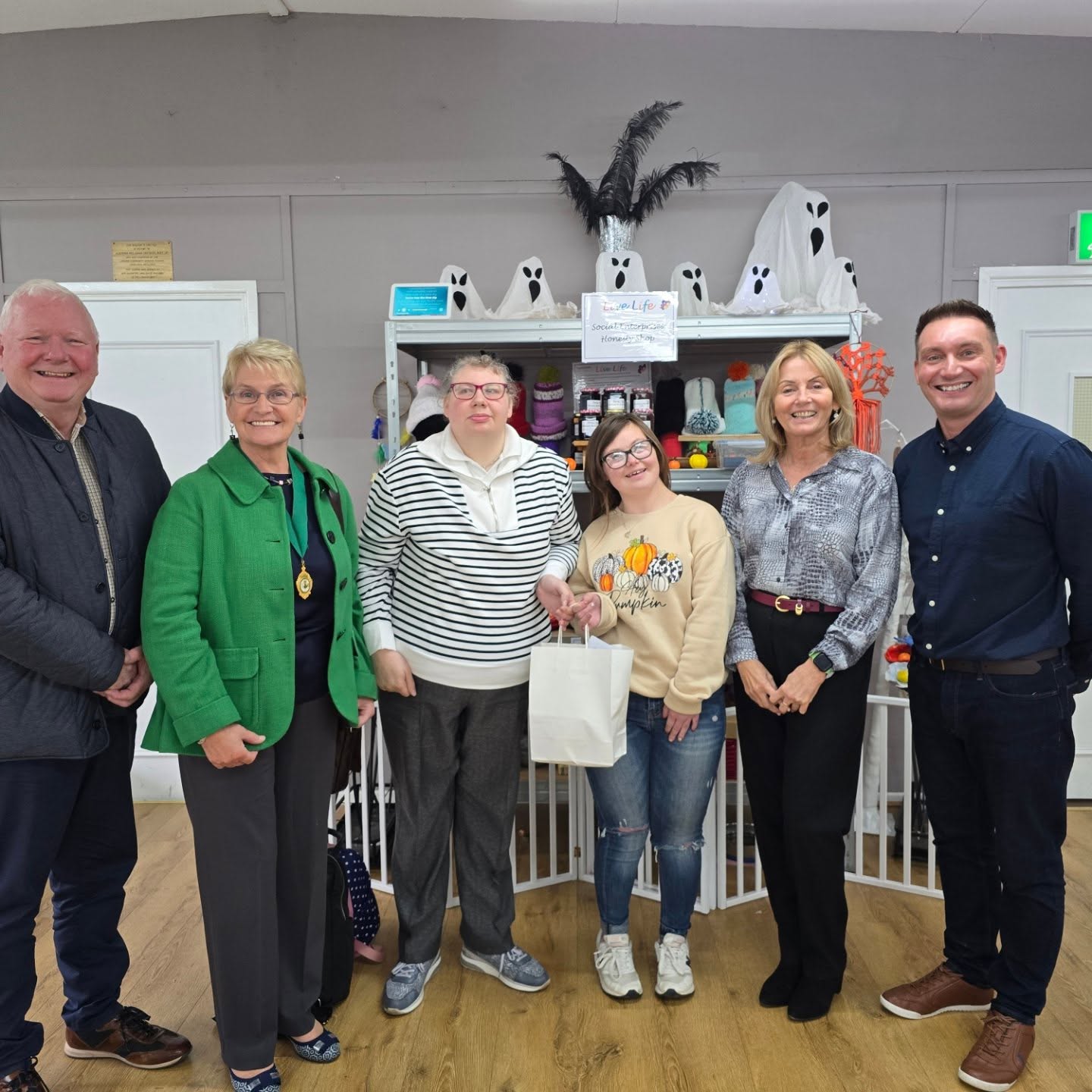 After our participants fabulous Makaton performance, the High Sherrif made an encouraging speech and presented us with a certificate of appreciation, recognising Live Life's outstanding contribution to the local community.
@aldermanagrehan