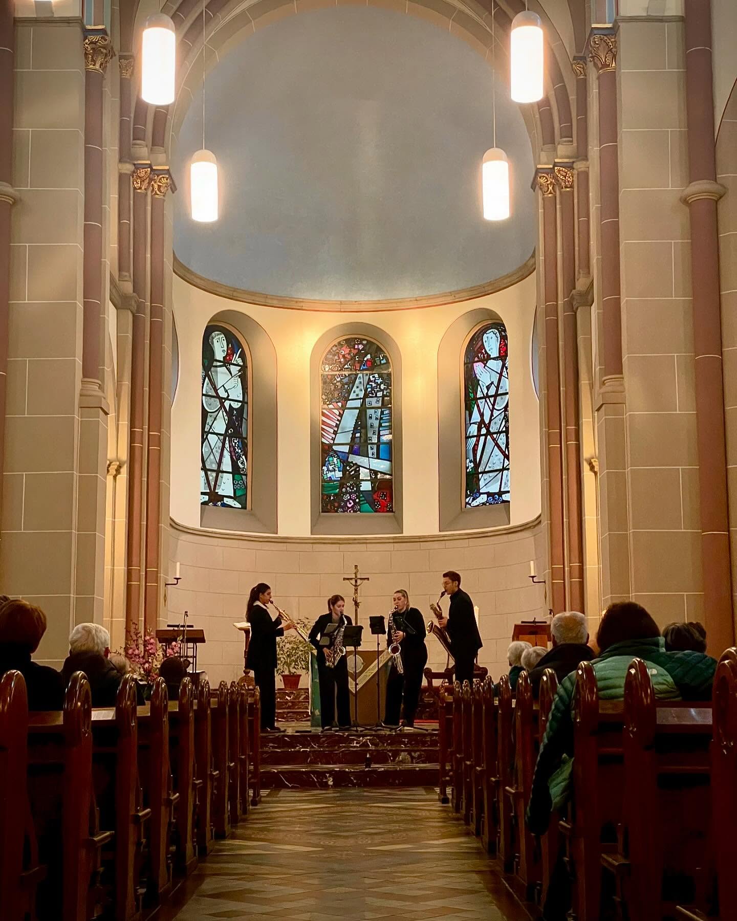🎶 Last weekend was all about music. Two concerts and so much fun! 🎷
✨A magical evening of music at St. Joachim, Düren.
We had the joy of sharing the stage with organist Johannes Esser at the beautiful St. Joachim Church in Düren. Our program included a mix of pieces by Johann Christian Bach, Johann Sebastian Bach, and Samuel Barber, alongside more contemporary works, all brought to life with the unique combination of organ and saxophone.
A big thank you to Johannes Esser for organizing this event and making it possible for us to perform in such a stunning space. ✨
Performing on Saturday, October 12th, in the beautiful church of Pfaffen-Schwabenheim was an unforgettable experience, especially with SWR Radio recording our concert! Stay tuned for the stream!🎶
#saxophonists #saxophonequartet #classicalmusic #nrw #swr #swrkultur #Germany
#Bach #Glazunov #Gershwin #Barber
