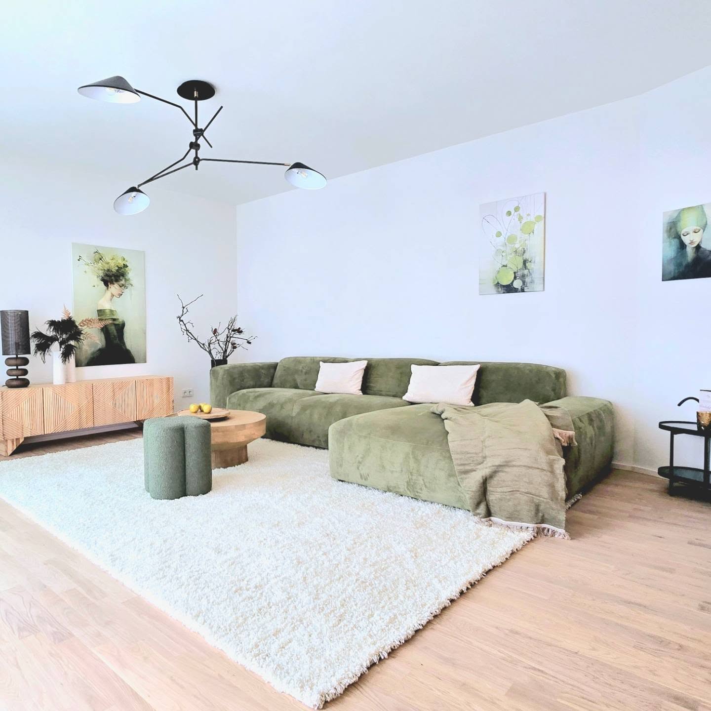 Viva Colonia ● Viva Agrippina❤️
Zwischen der ersten Besichtigung dieser Musterwohnung und dem Start des Stagings lagen 5 Arbeitstage inklusive vollständiges Staging einer Musterwohnung in Bonn.💪🏻
Das Ergebnis dieses Turbo-Stagings ist warm und stylisch zugleich. So können sich Interessenten nun auch davon überzeugen, dass dieses Wohnprojekt in Rheinnähe ein Ort zum Wohlfühlen ist.😍
#homstaging #homestagingprofessional #immobilienpräsentation #swisslifeassetmanagers #immobilien immobilienverkauf #immobilienbesserverkaufen #immopreneur ##immobilieprofi #Köln #Bonn #bonnstagram #rheinsiegkreis