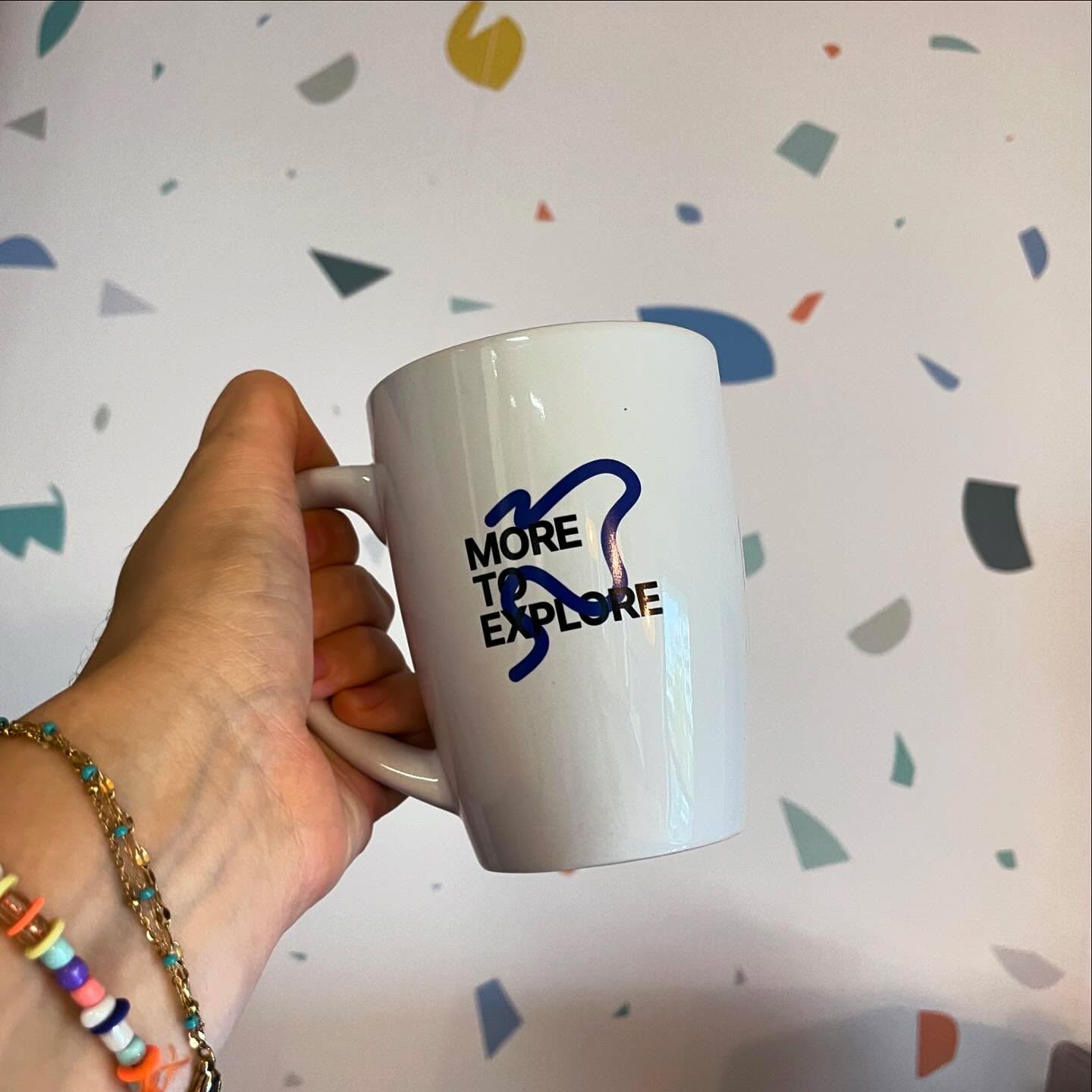 Dans la lignée de la nouvelle identité présentée début 2024 par Decathlon, nous avons travaillé plusieurs mois avec @decathlon_outdoor à des changements pour la marque.
Des réflexions qui m’ont amené à définir le concept-produit de l’app ainsi qu’un positionnement qui s’incarne dans une signature et un discours de marque.
Pour en lire plus cliquez sur le lien dans la bio ☝🏼
Extrait choisi 👇🏼
« Pour celles et ceux qui ne tiennent pas en place.
Qui saisissent la moindre opportunité pour faire du sport dehors.
Qui en redemandent, encore et encore.
Guidés par l’adrénaline et la sensation de liberté.
Pour celles et ceux qui vivent à fond, chaque sensation, chaque émotion.
Seul.e.s ou en équipe mais toujours bien entourés.
Pour celles et ceux qui aiment autant le dénivelé que les moments de tranquillité, les joie partagées et la satisfaction personnelle d’y être arrivé.
Il y a Decathlon Outdoor.
Une app multisport et multi-niveau,
100% gratuite.
Car nous savons qu’en matière de sport dehors, chacun fait du haut niveau à son niveau. »
@decathlon_outdoor
More to explore